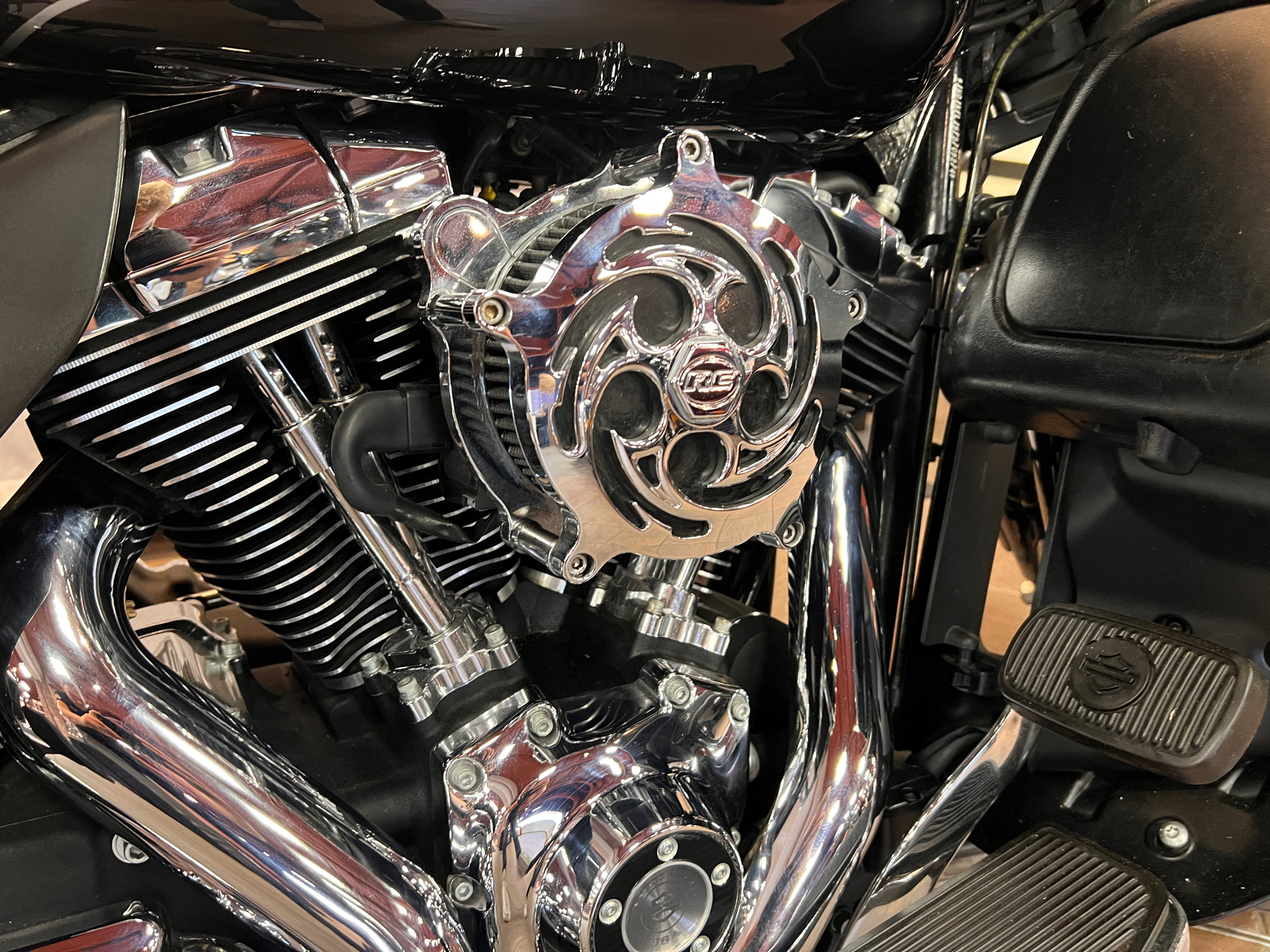 2015 Harley-Davidson Ultra Limited in Onalaska, Wisconsin - Photo 2