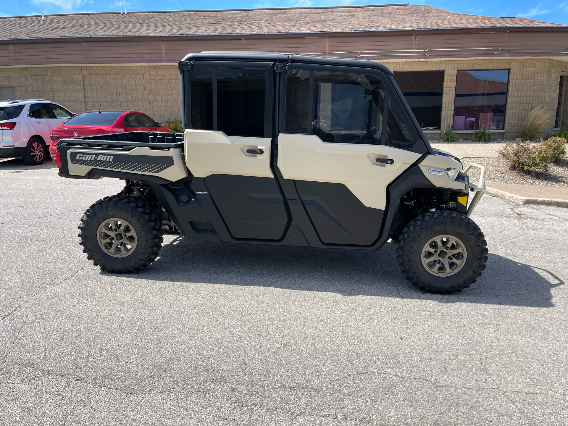 2025 Can-Am Defender MAX Limited in Waukon, Iowa - Photo 5