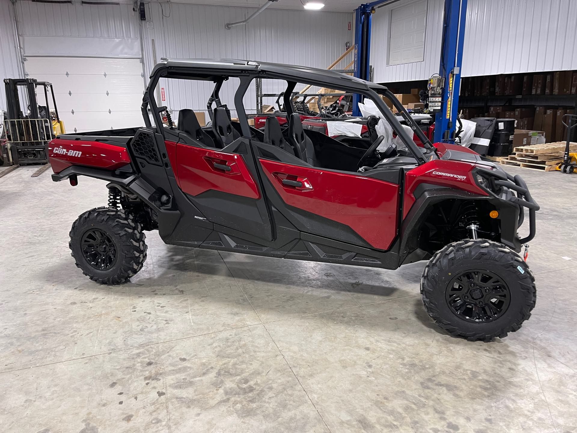 2024 Can-Am Commander MAX XT 1000R in Waukon, Iowa - Photo 3