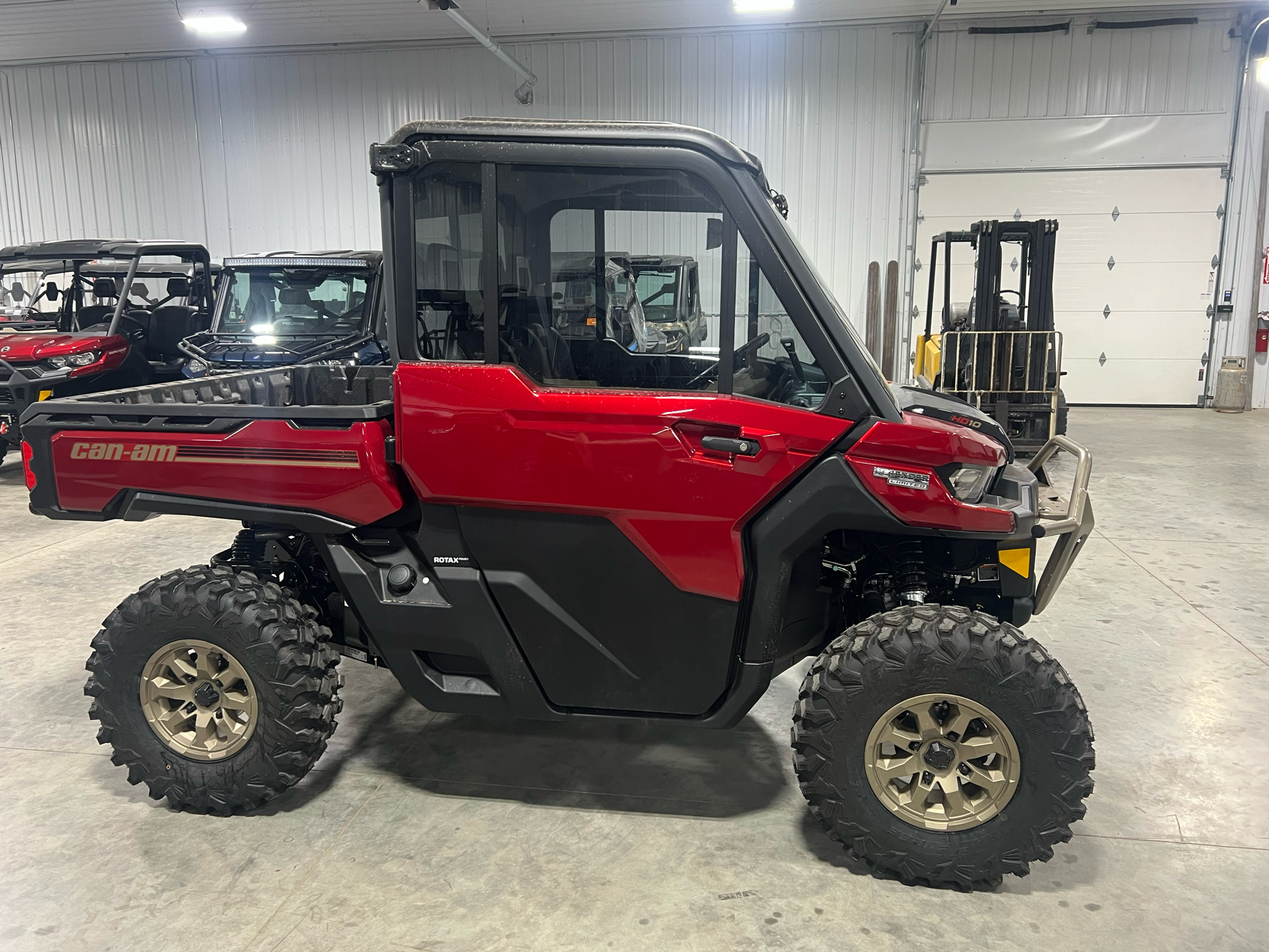 2025 Can-Am Defender Limited in Waukon, Iowa - Photo 5