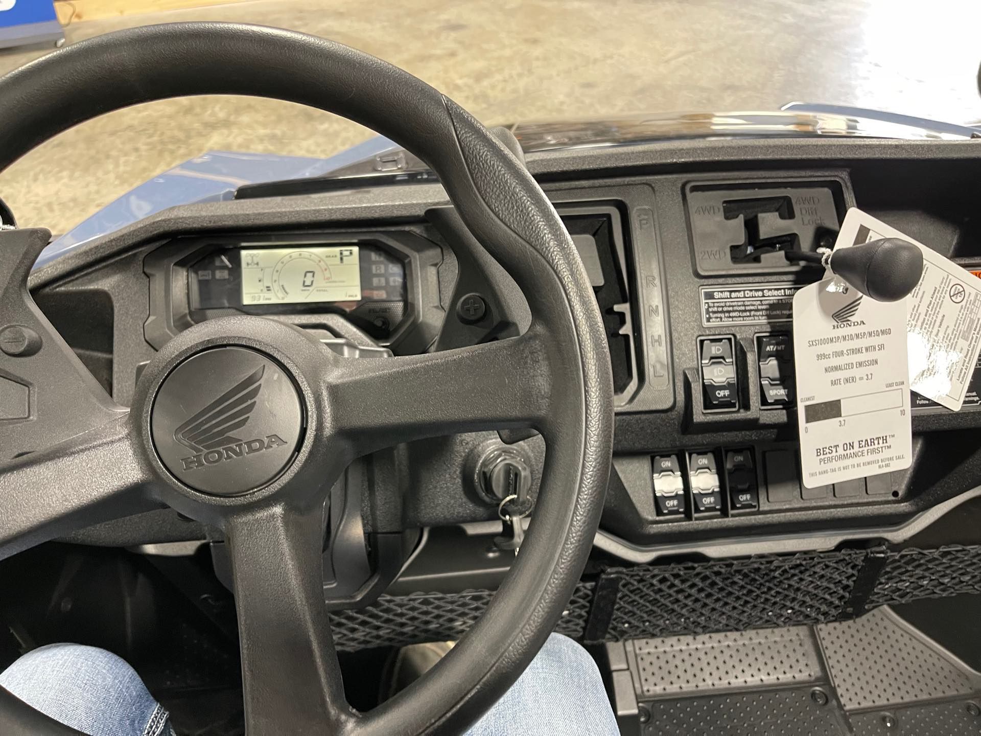 2024 Honda Pioneer 1000 Deluxe in Waukon, Iowa - Photo 9