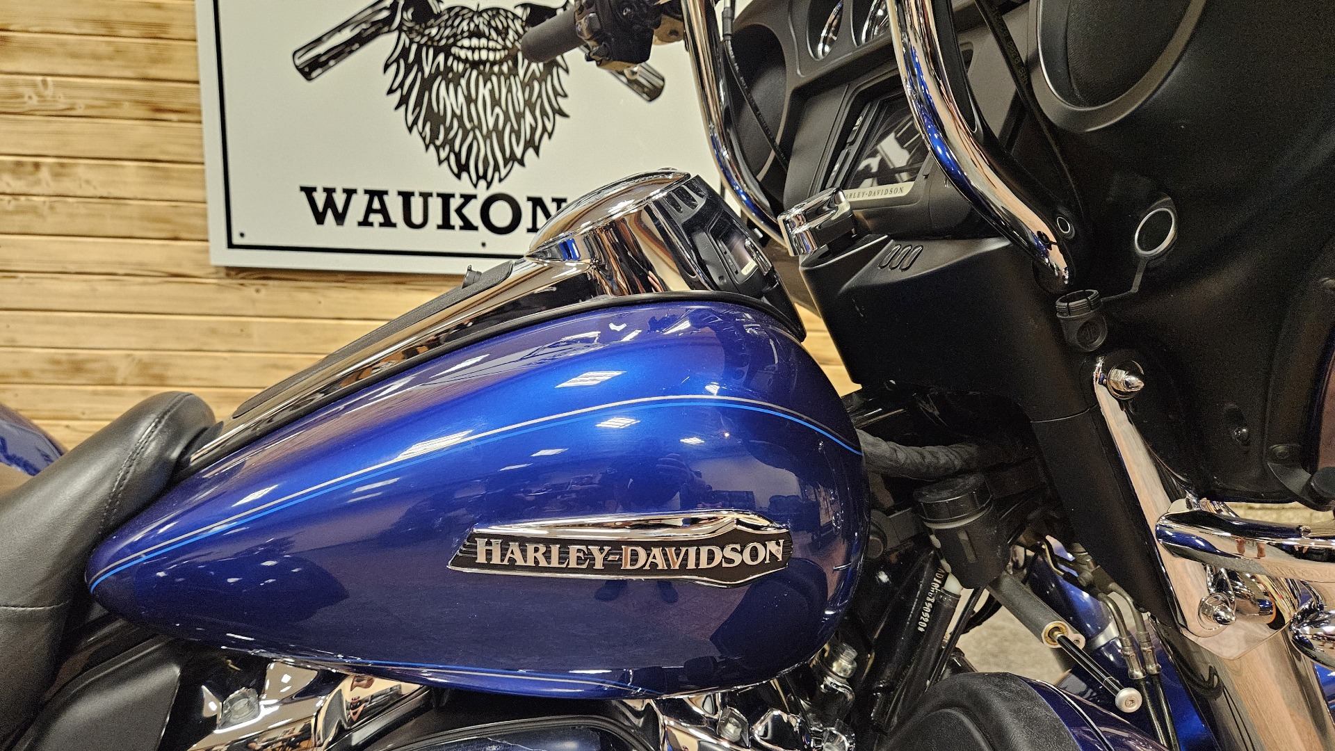 2017 Harley-Davidson Tri Glide® Ultra in Waukon, Iowa - Photo 2