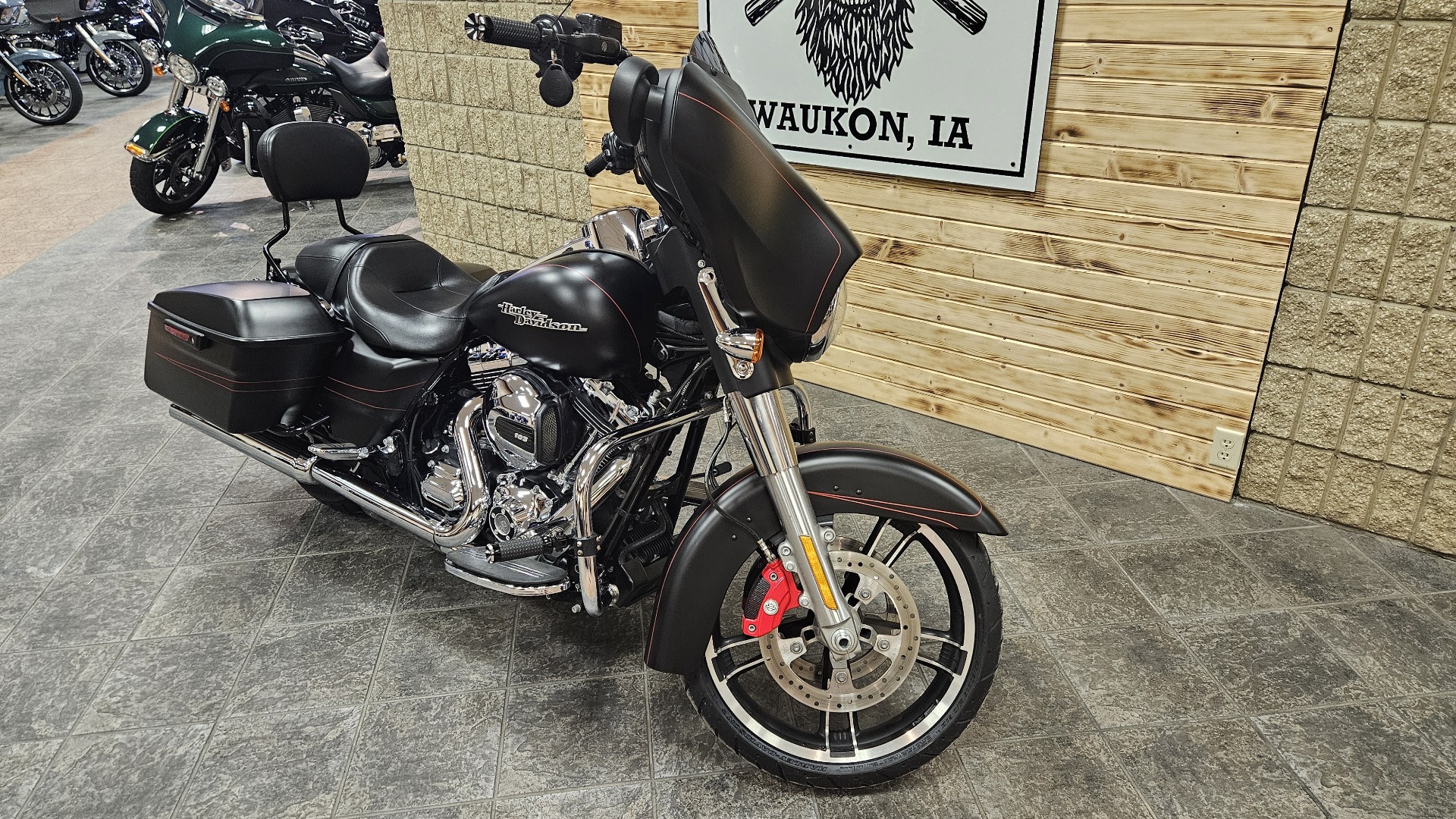 2015 Harley-Davidson Street Glide® Special in Waukon, Iowa - Photo 5