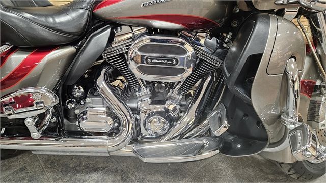 2016 Harley-Davidson CVO™ Road Glide™ Ultra in Waukon, Iowa - Photo 2