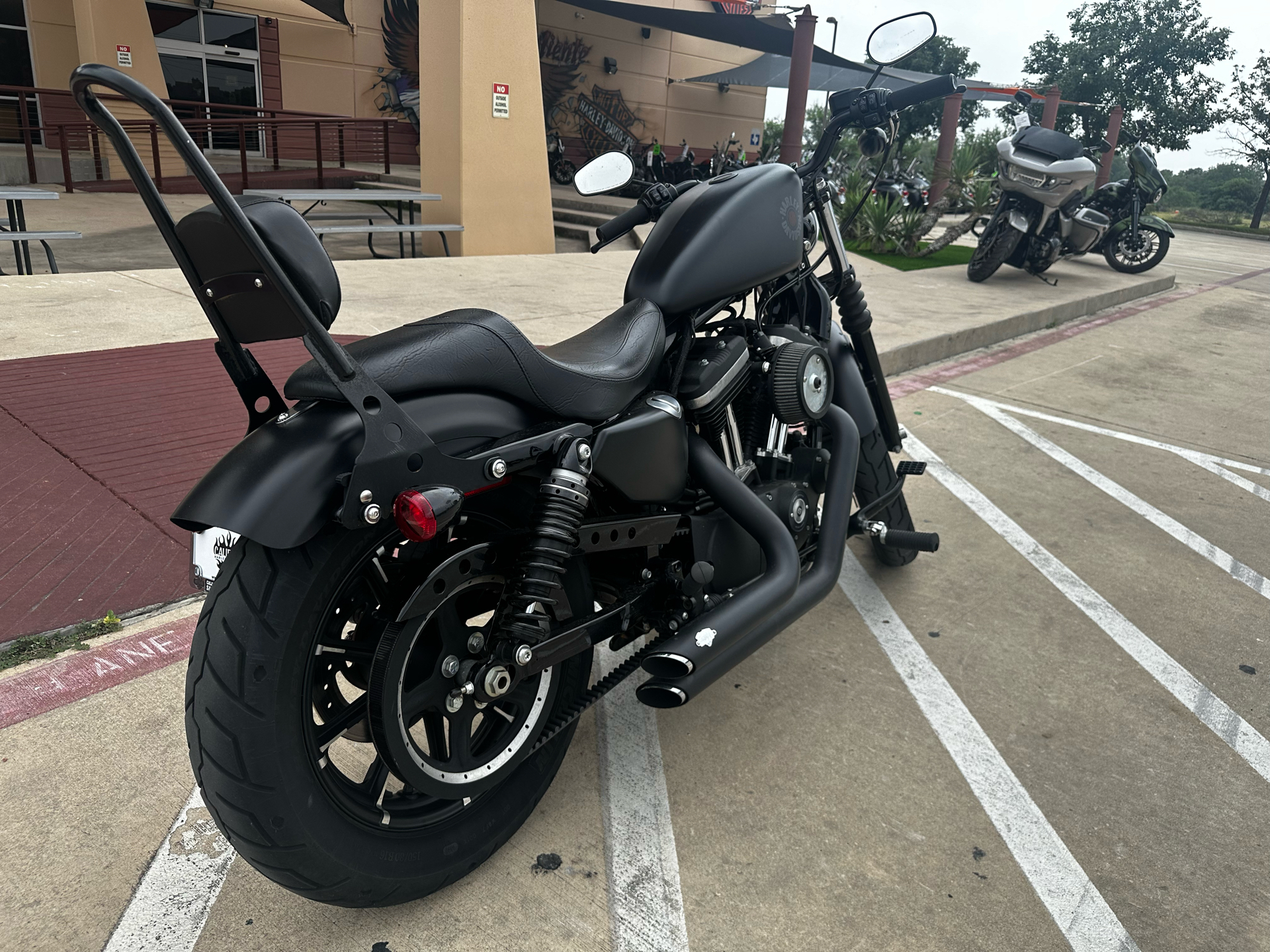 2019 Harley-Davidson Iron 883™ in San Antonio, Texas - Photo 9