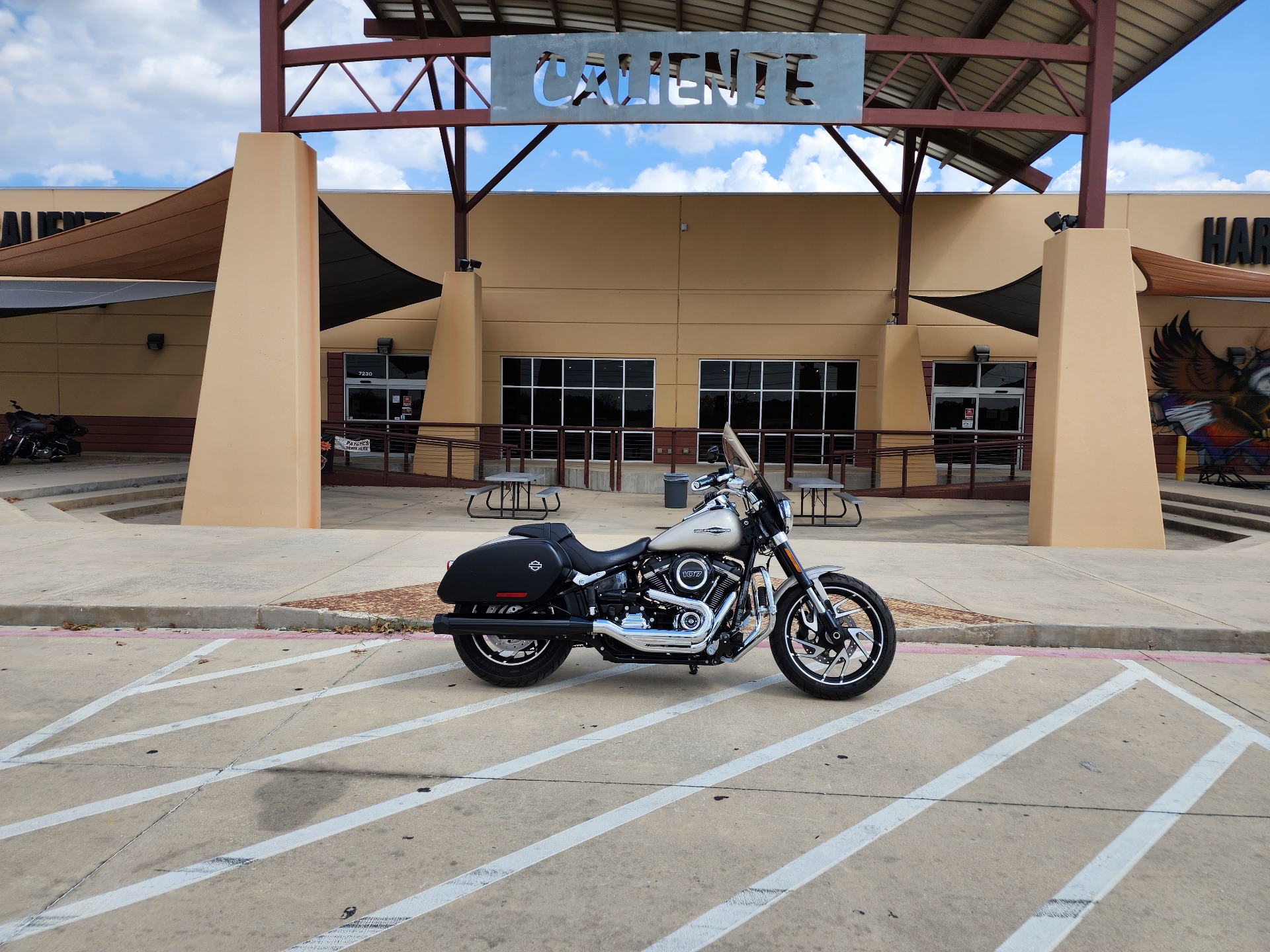 2018 Harley-Davidson Sport Glide® in San Antonio, Texas - Photo 1