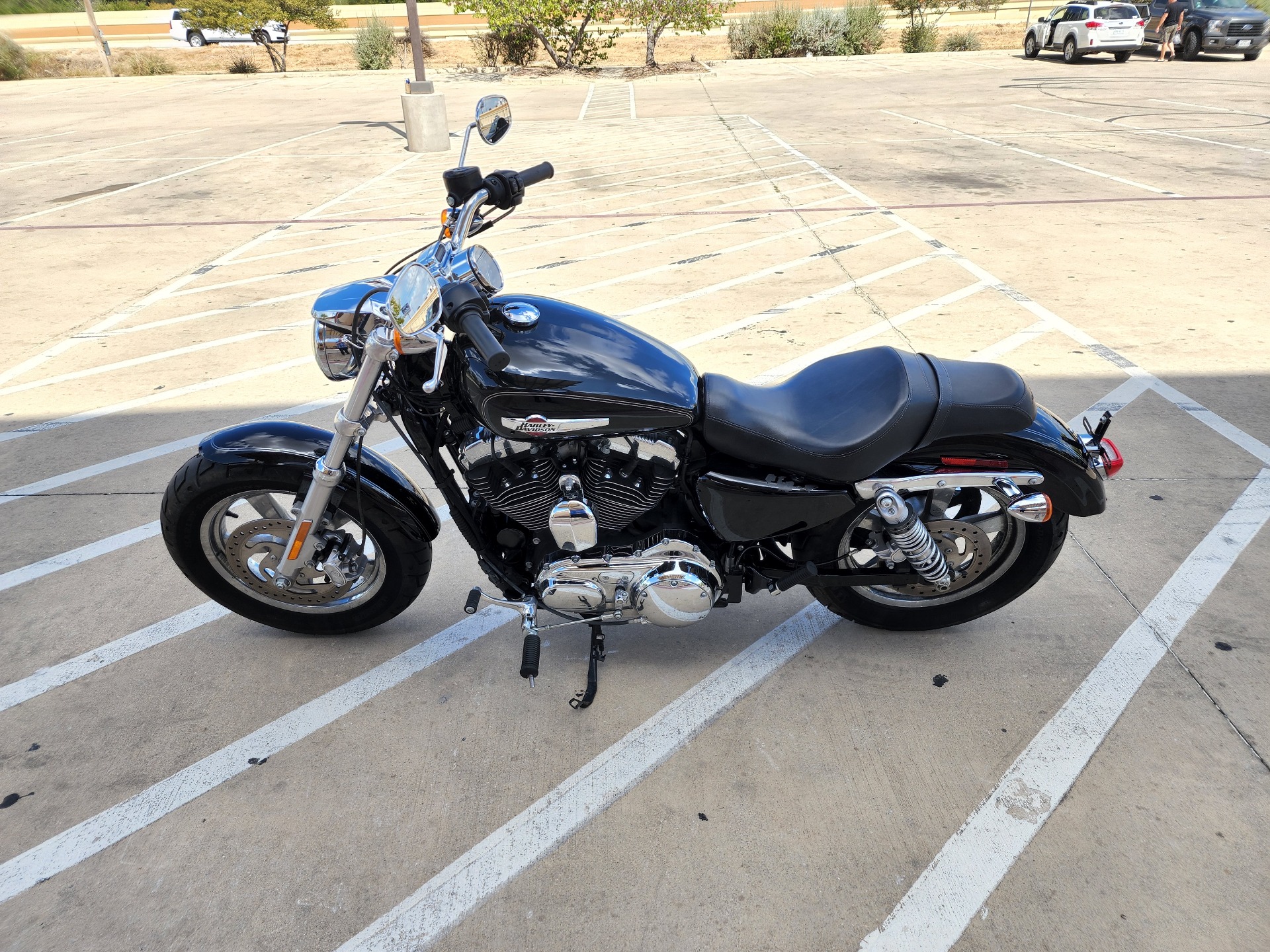 2016 Harley-Davidson 1200 Custom in San Antonio, Texas - Photo 5