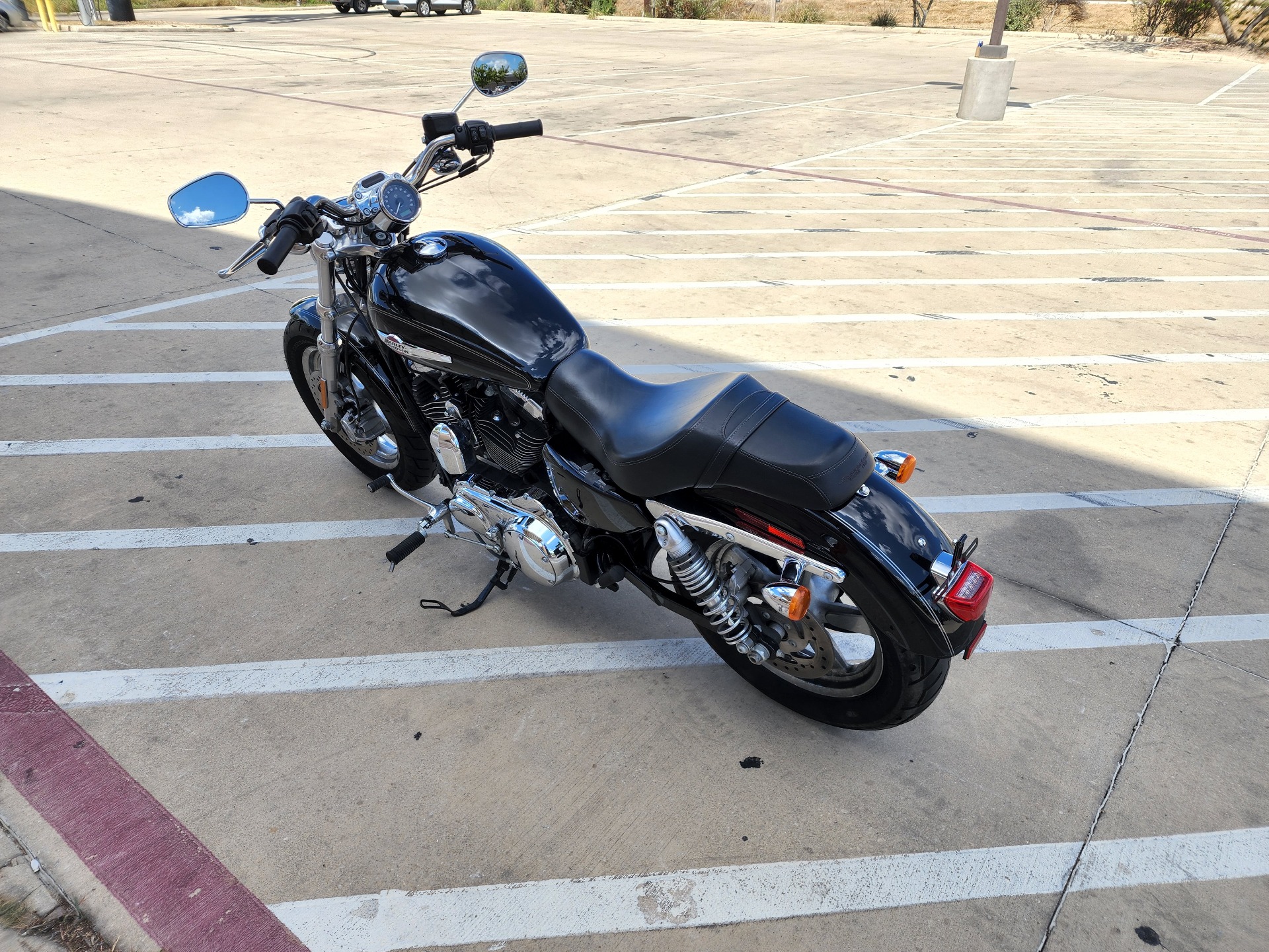 2016 Harley-Davidson 1200 Custom in San Antonio, Texas - Photo 6