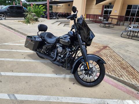 2018 Harley-Davidson Street Glide® Special in San Antonio, Texas - Photo 2