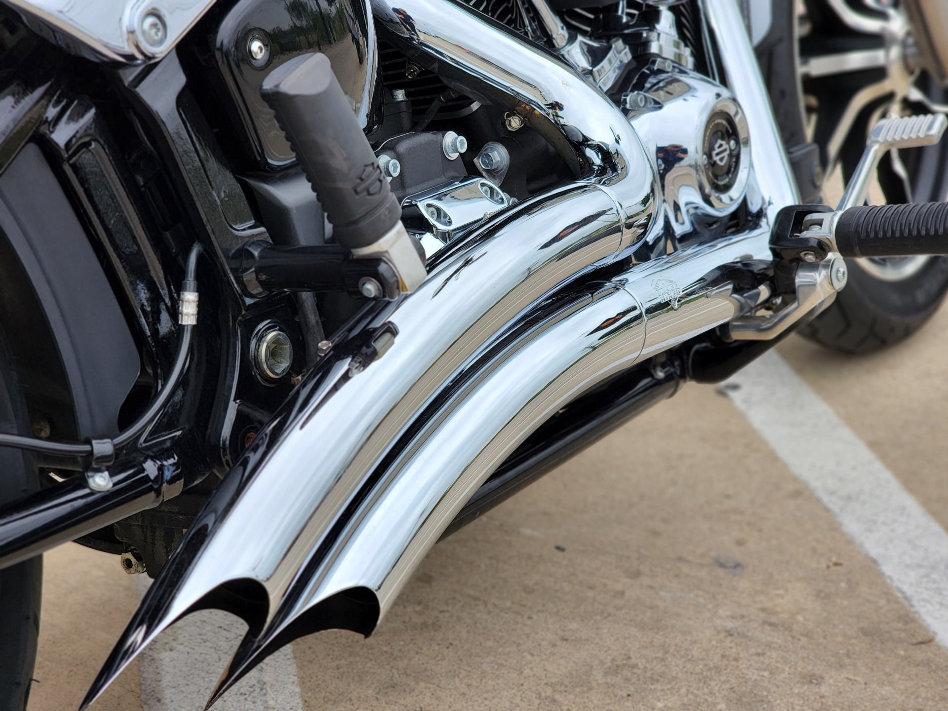 2019 Harley-Davidson Low Rider® in San Antonio, Texas - Photo 9