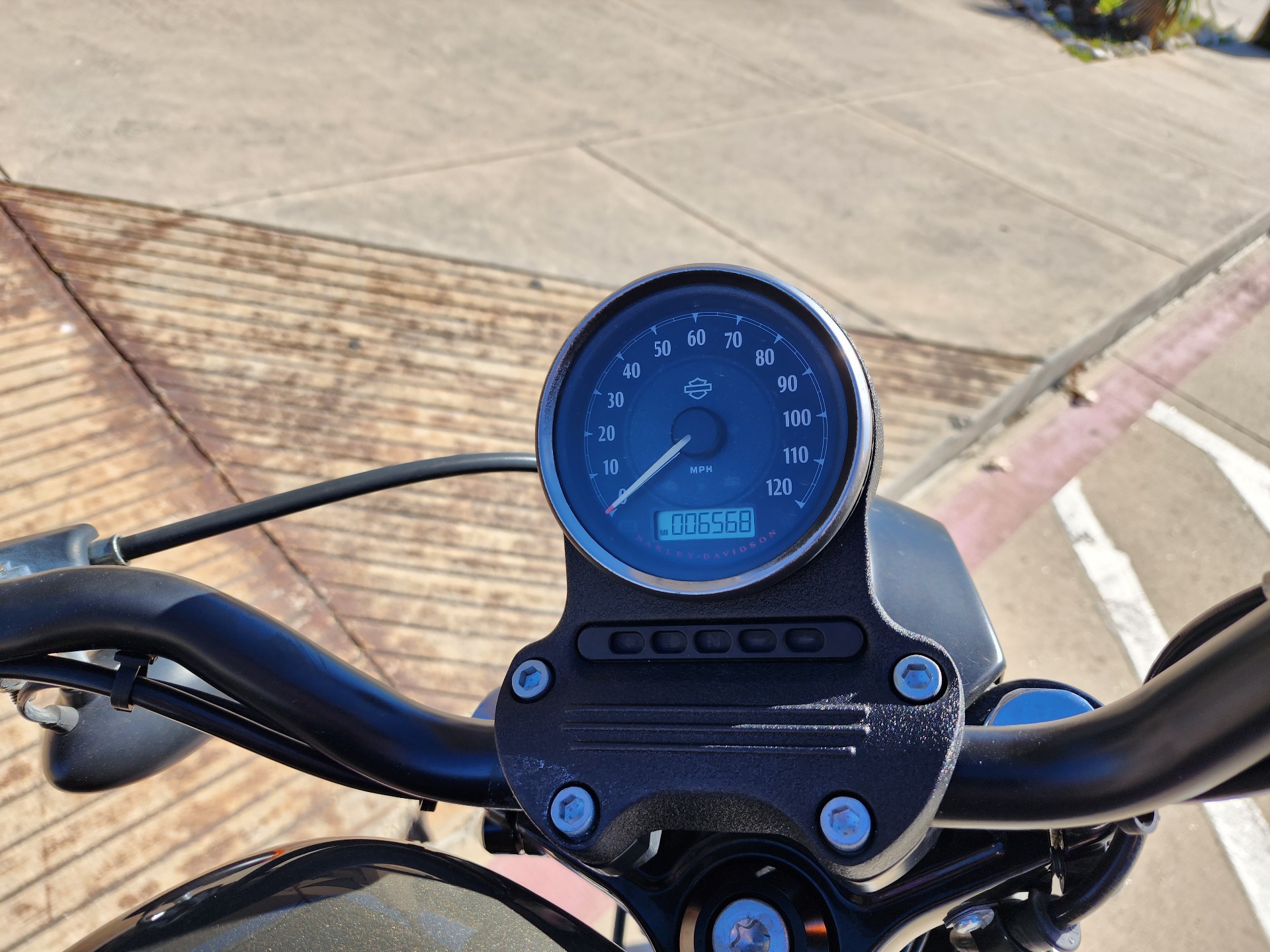2019 Harley-Davidson Iron 883™ in San Antonio, Texas - Photo 9