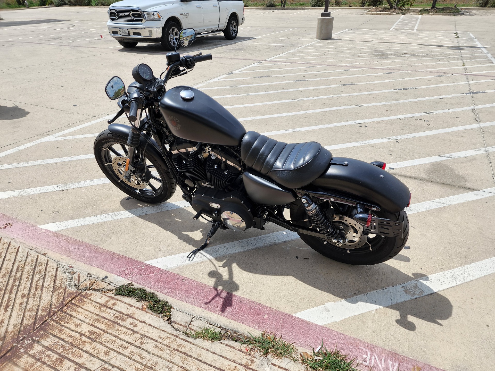 2020 Harley-Davidson Iron 883™ in San Antonio, Texas - Photo 6