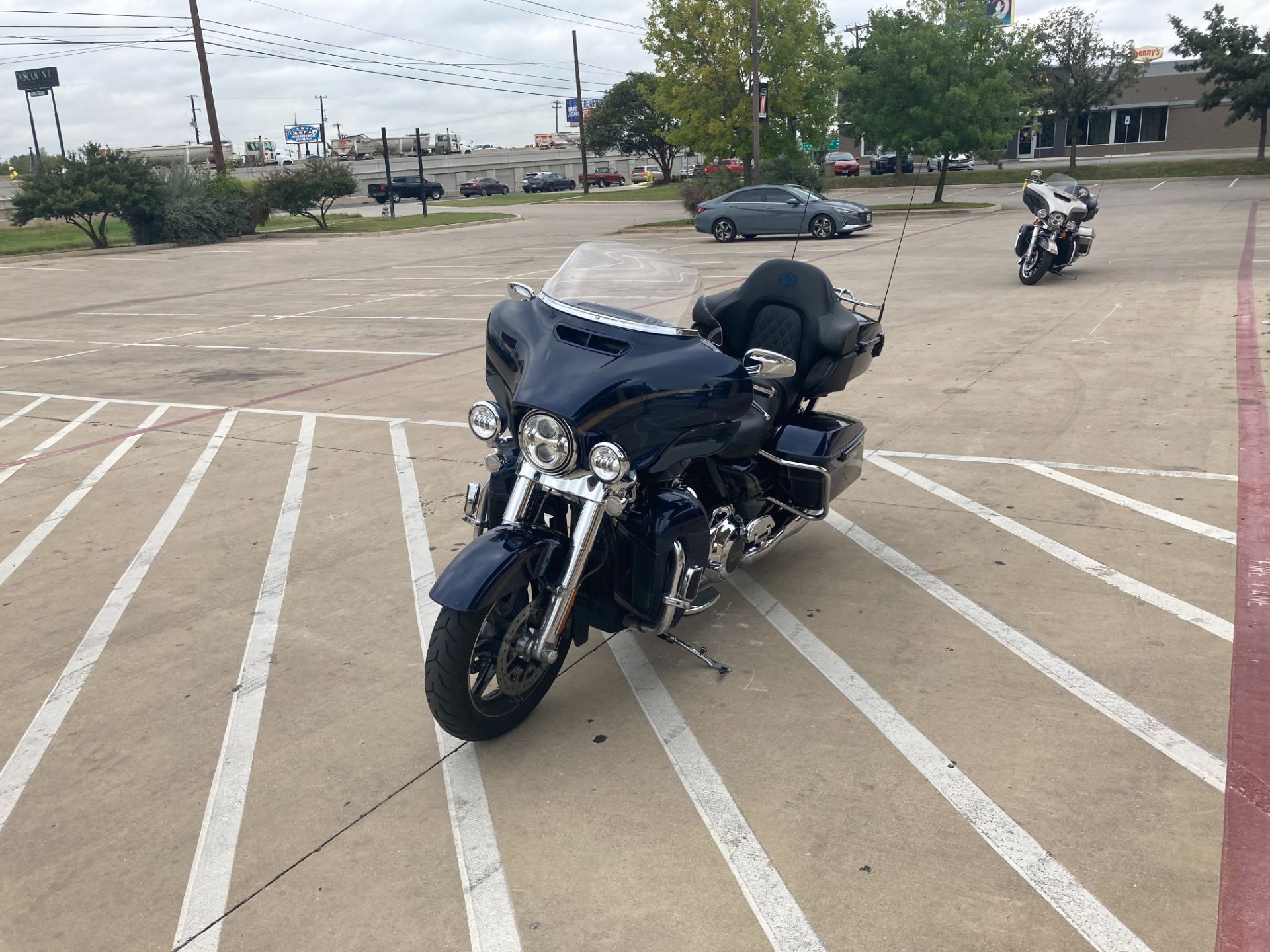 2018 Harley-Davidson 115th Anniversary CVO™ Limited in San Antonio, Texas - Photo 4