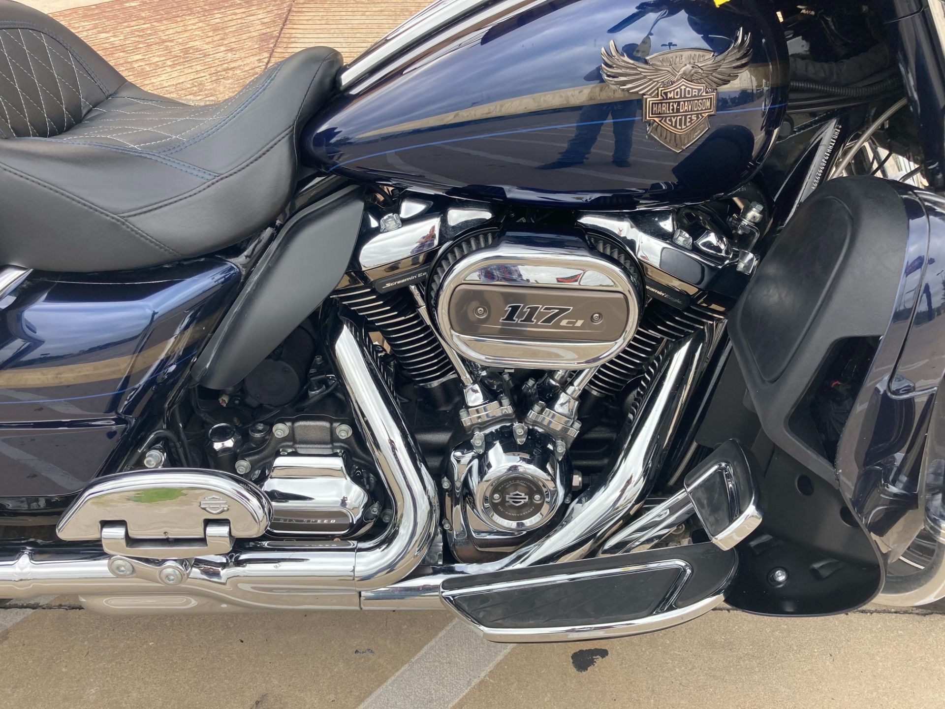 2018 Harley-Davidson 115th Anniversary CVO™ Limited in San Antonio, Texas - Photo 9