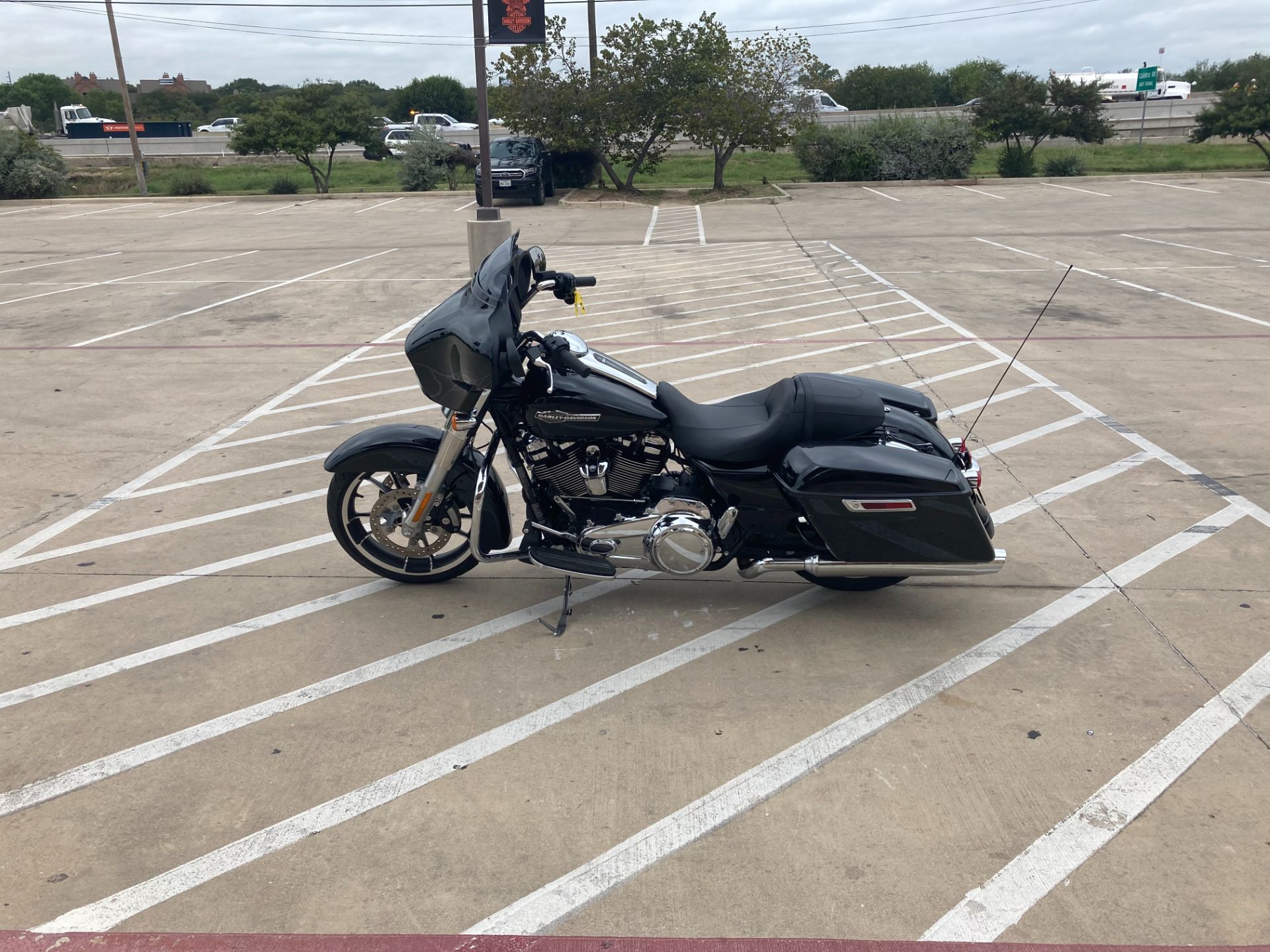 2021 Harley-Davidson Street Glide® in San Antonio, Texas - Photo 5