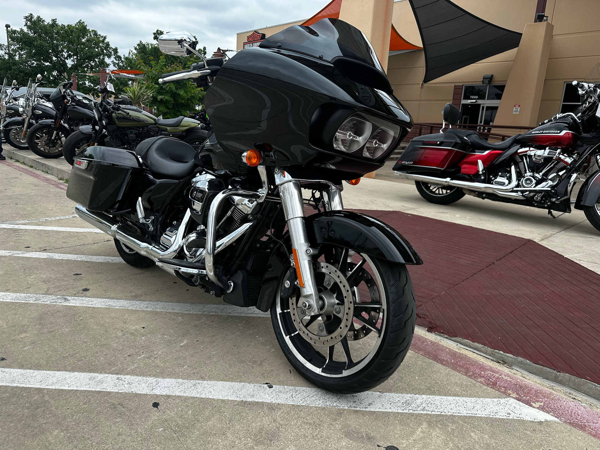 2023 Harley-Davidson Road Glide® in San Antonio, Texas - Photo 2