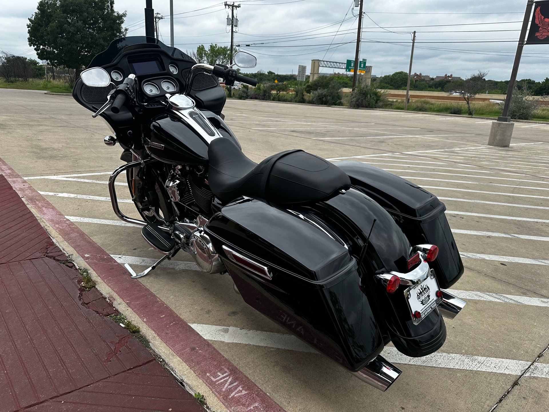 2023 Harley-Davidson Road Glide® in San Antonio, Texas - Photo 6