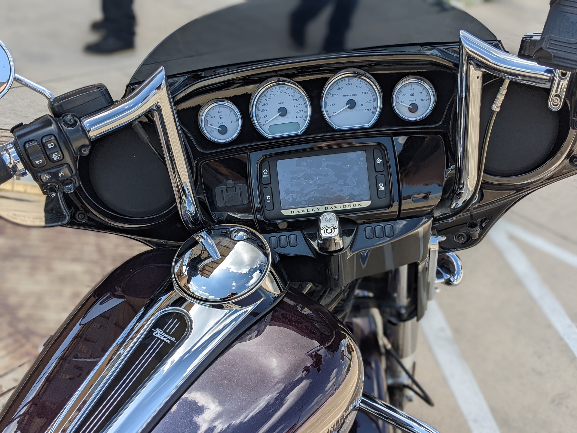 2017 Harley-Davidson Street Glide® Special in San Antonio, Texas - Photo 10