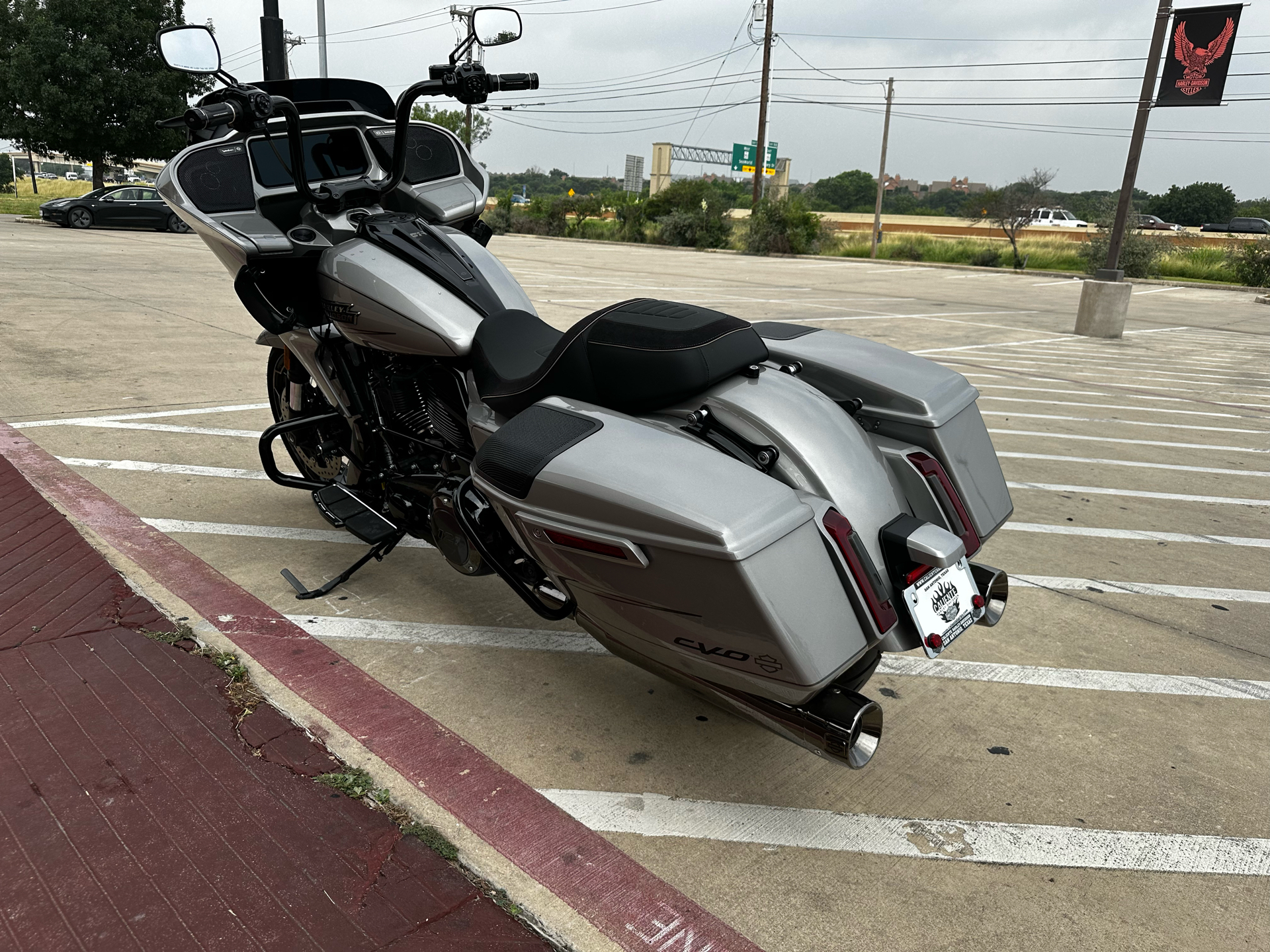 2023 Harley-Davidson CVO™ Road Glide® in San Antonio, Texas - Photo 6