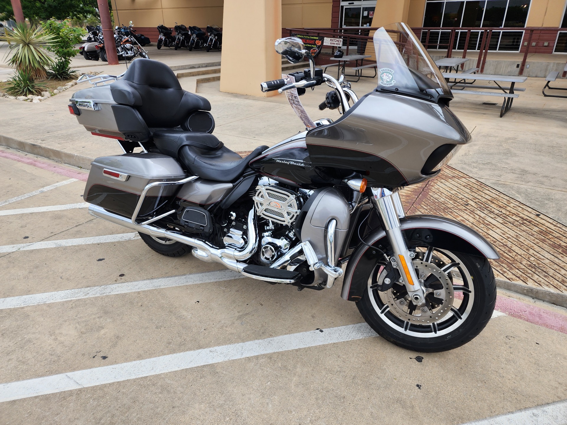 2016 Harley-Davidson Road Glide® Ultra in San Antonio, Texas - Photo 2