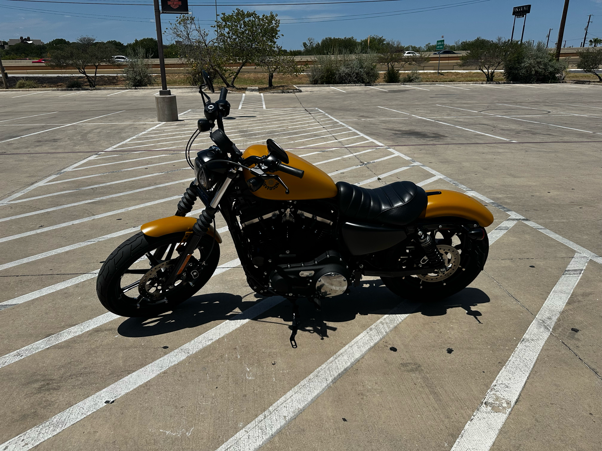 2019 Harley-Davidson Iron 883™ in San Antonio, Texas - Photo 5