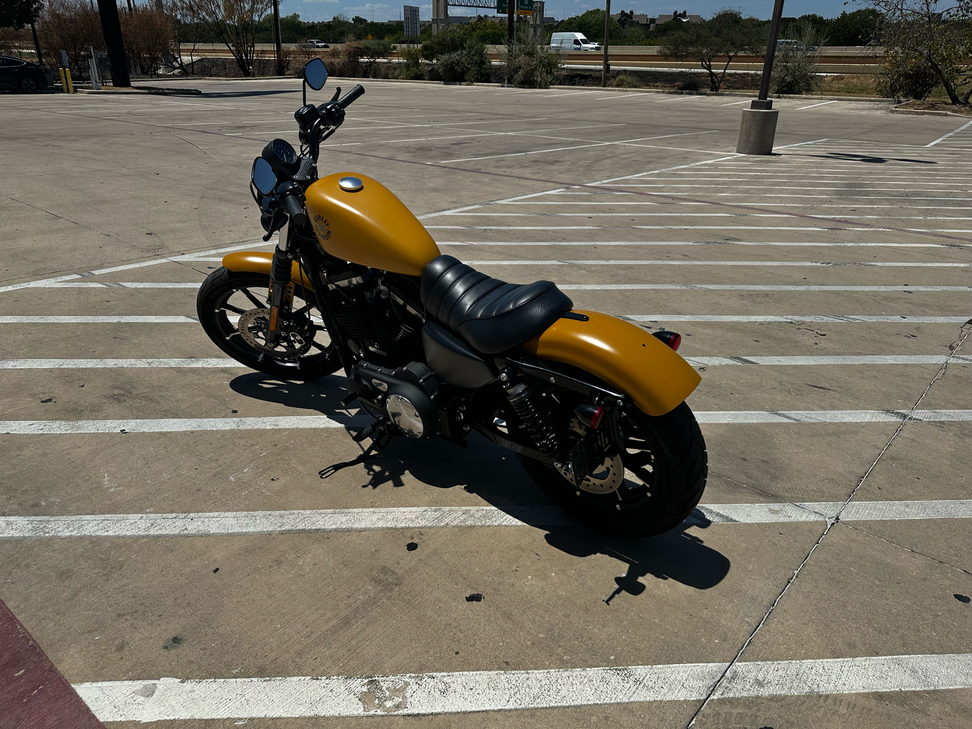 2019 Harley-Davidson Iron 883™ in San Antonio, Texas - Photo 6