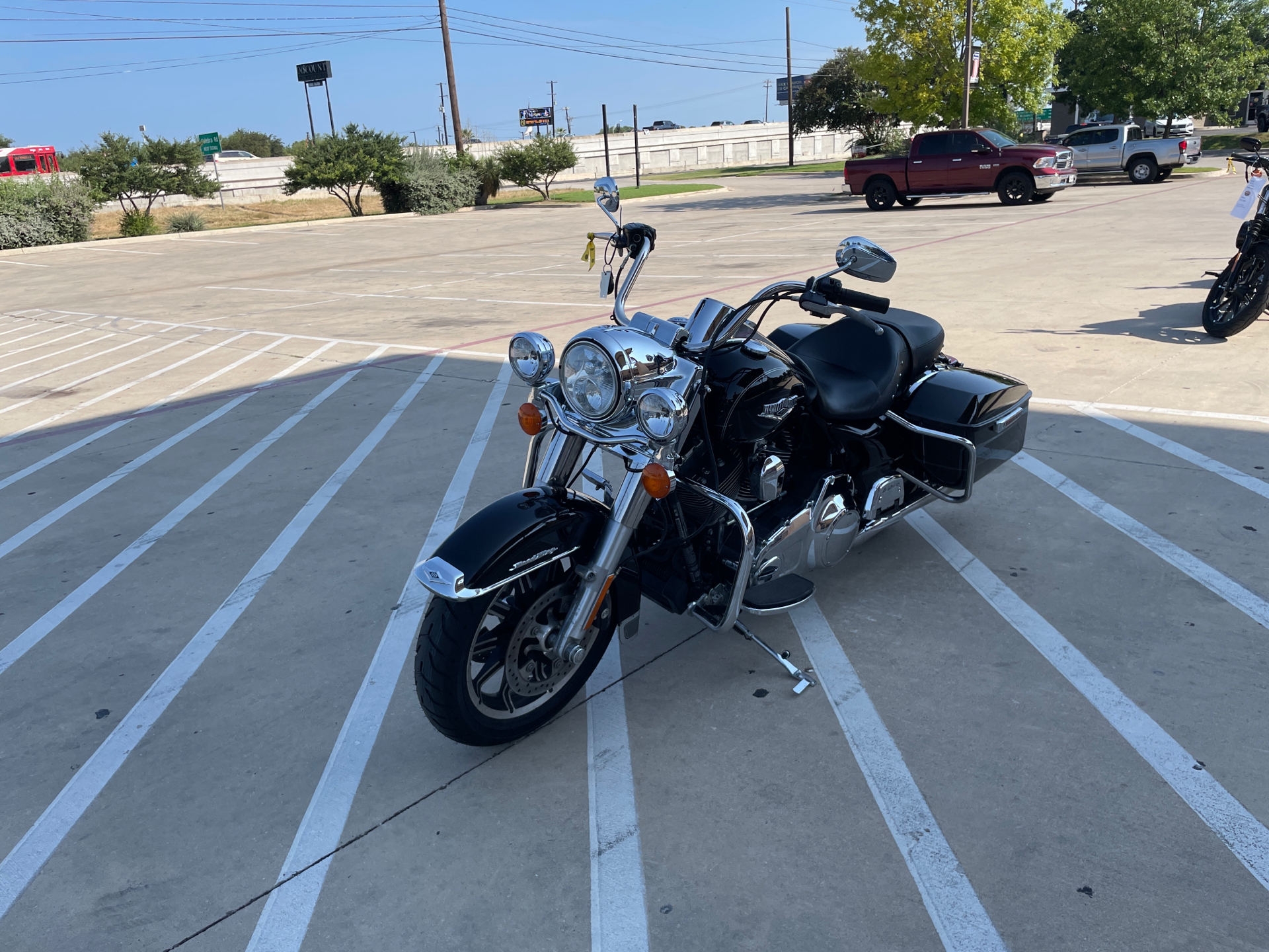 2016 Harley-Davidson Road King® in San Antonio, Texas - Photo 4