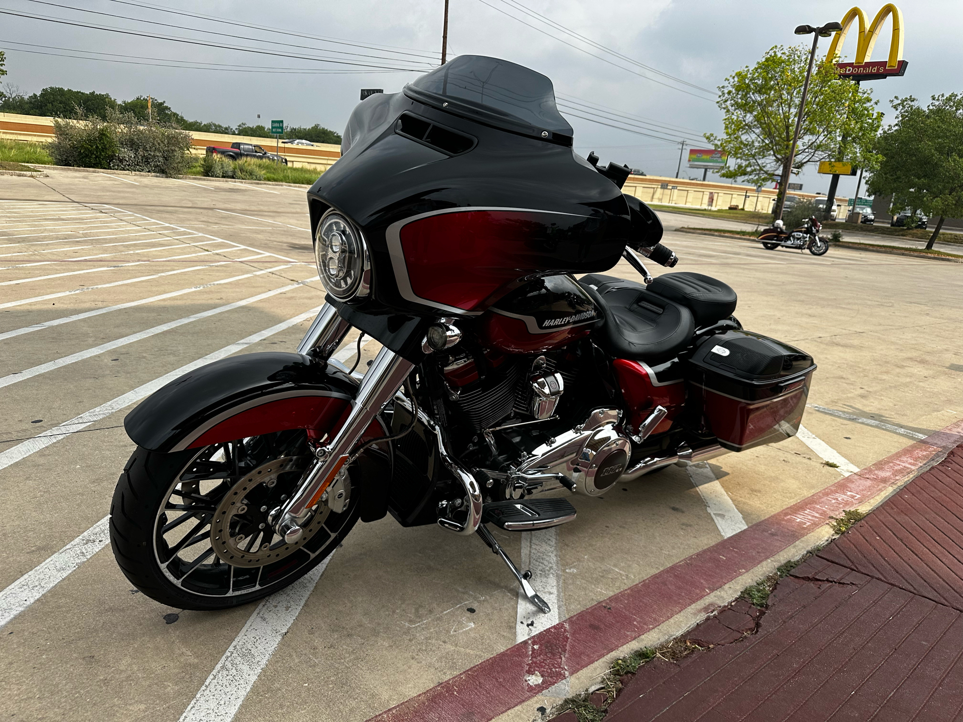 2021 Harley-Davidson CVO™ Street Glide® in San Antonio, Texas - Photo 4