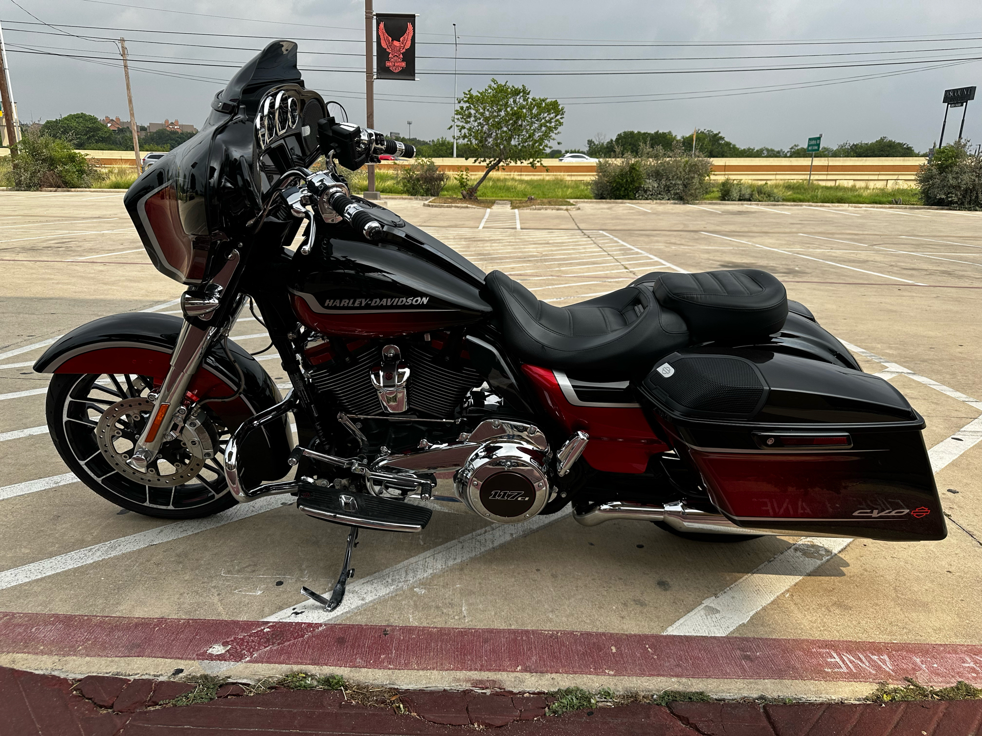 2021 Harley-Davidson CVO™ Street Glide® in San Antonio, Texas - Photo 5