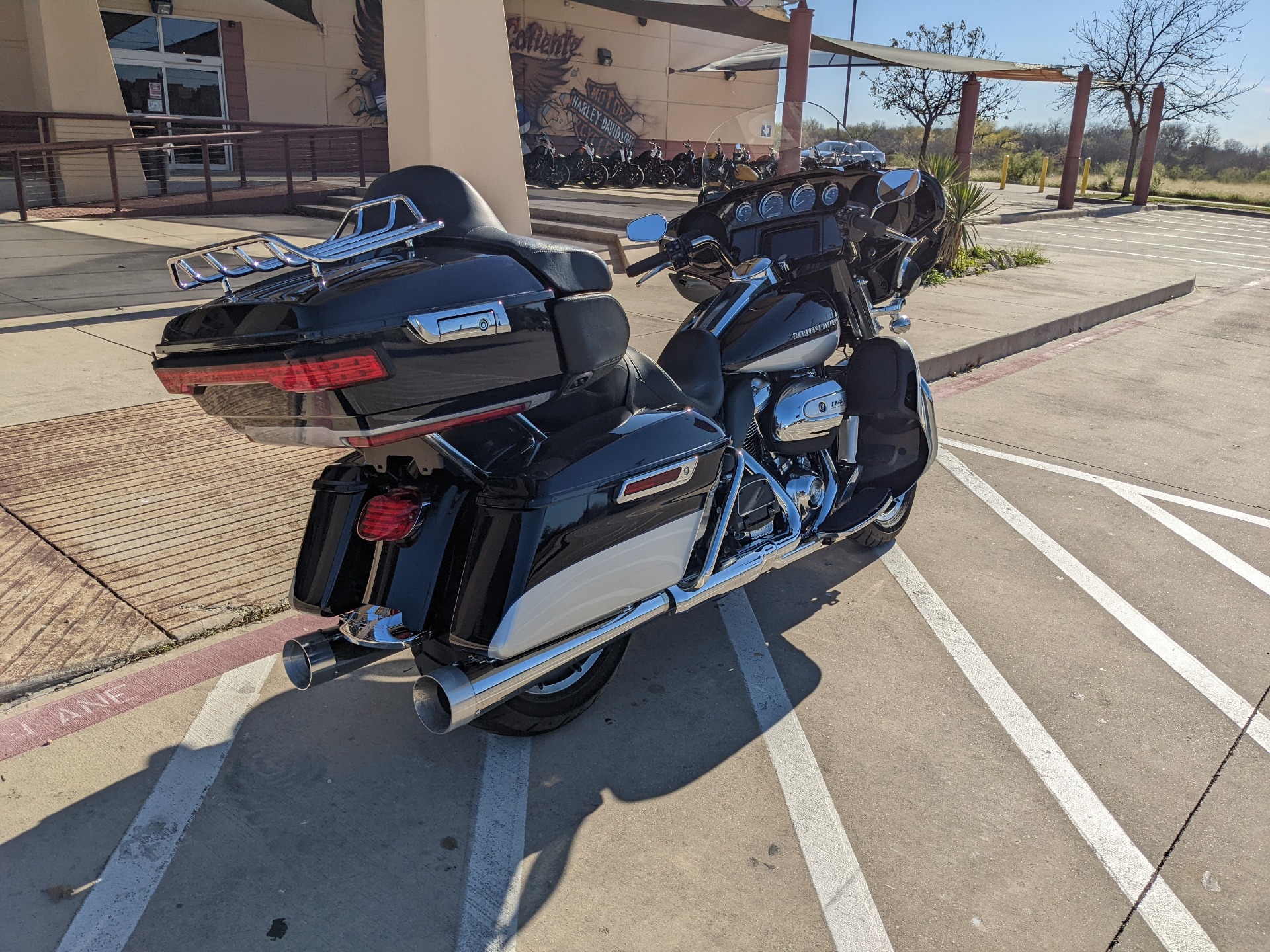 2019 Harley-Davidson Ultra Limited in San Antonio, Texas - Photo 8
