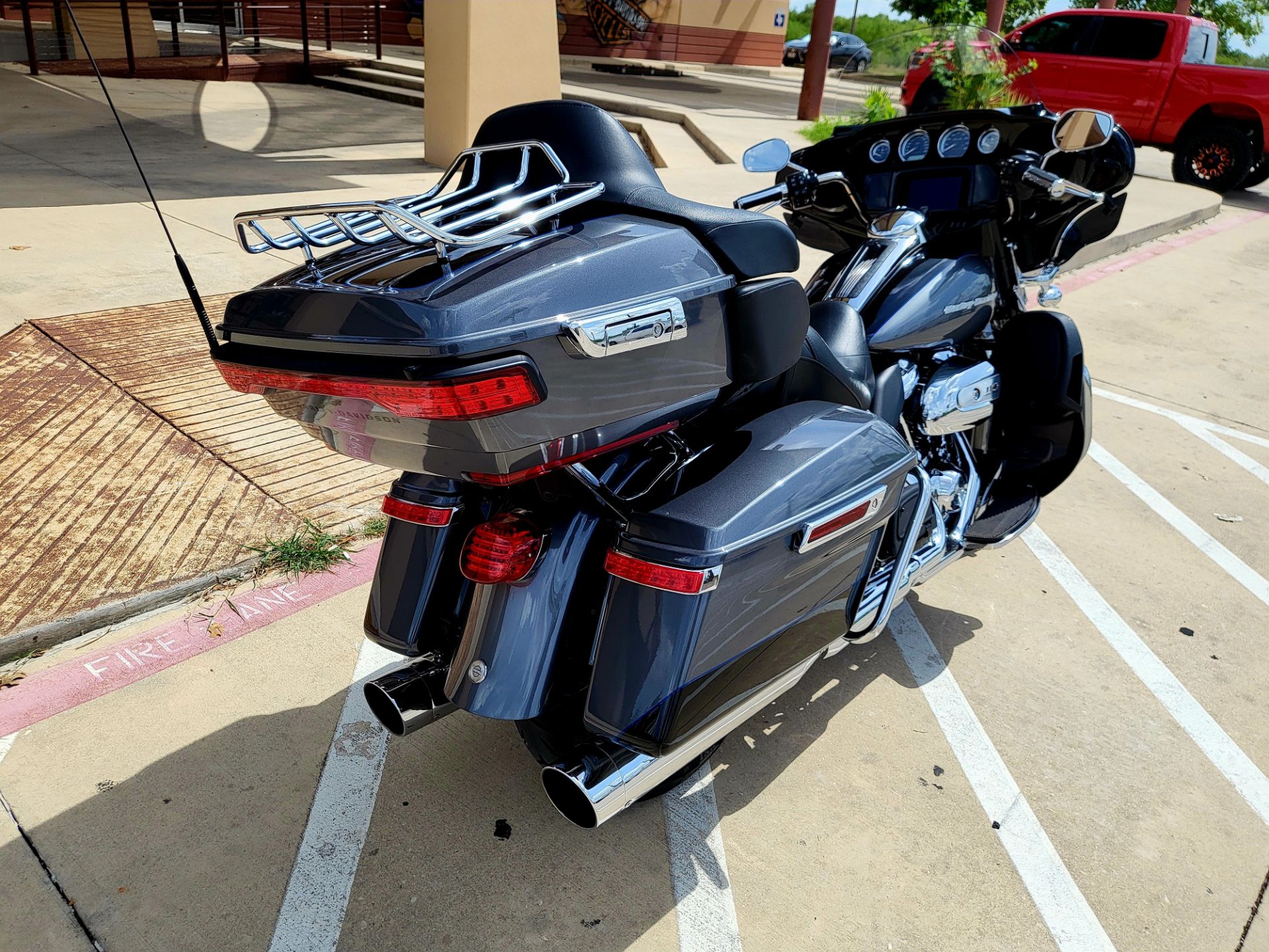 2021 Harley-Davidson Ultra Limited in San Antonio, Texas - Photo 8