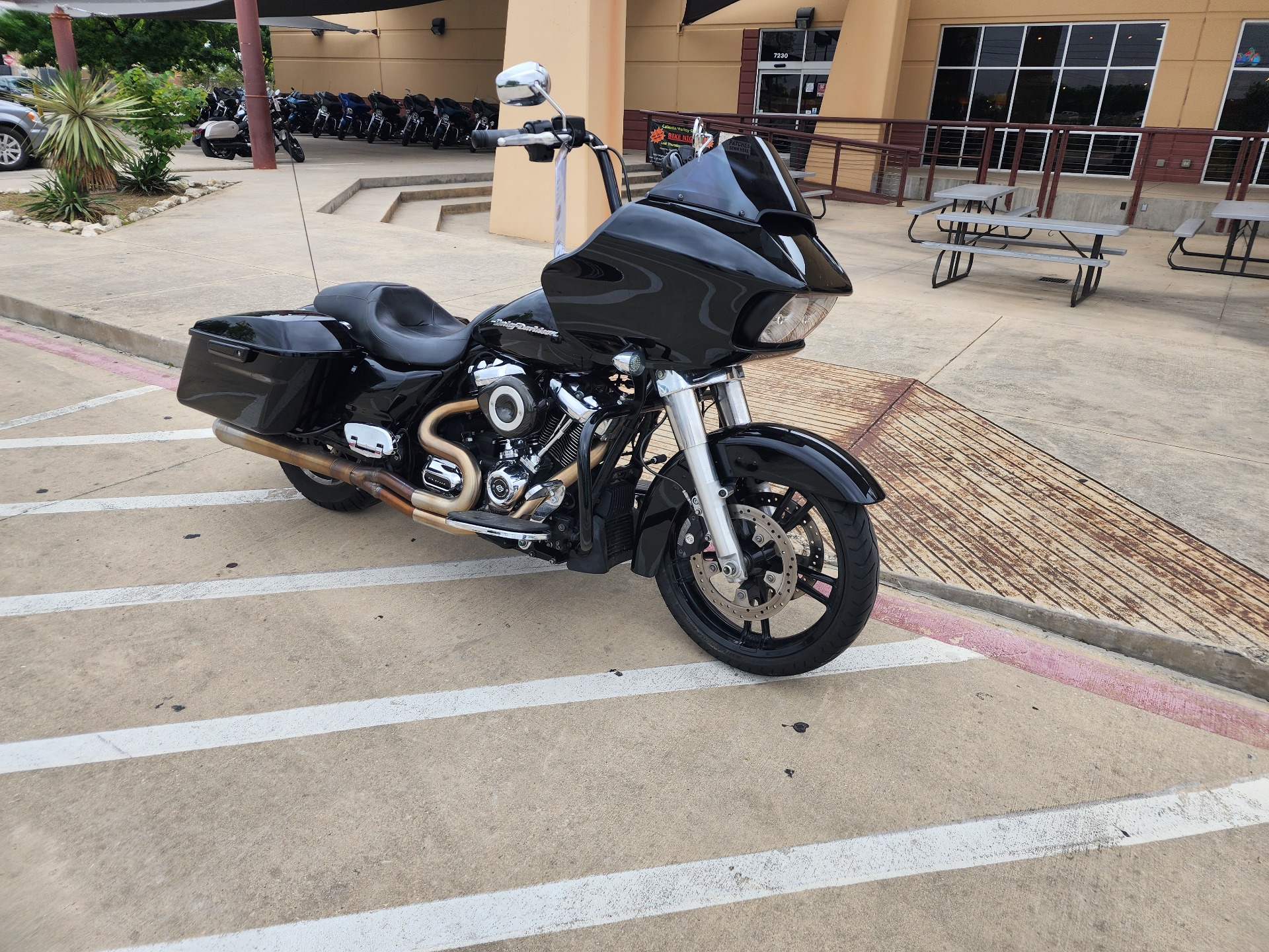 2019 Harley-Davidson Road Glide® in San Antonio, Texas - Photo 2