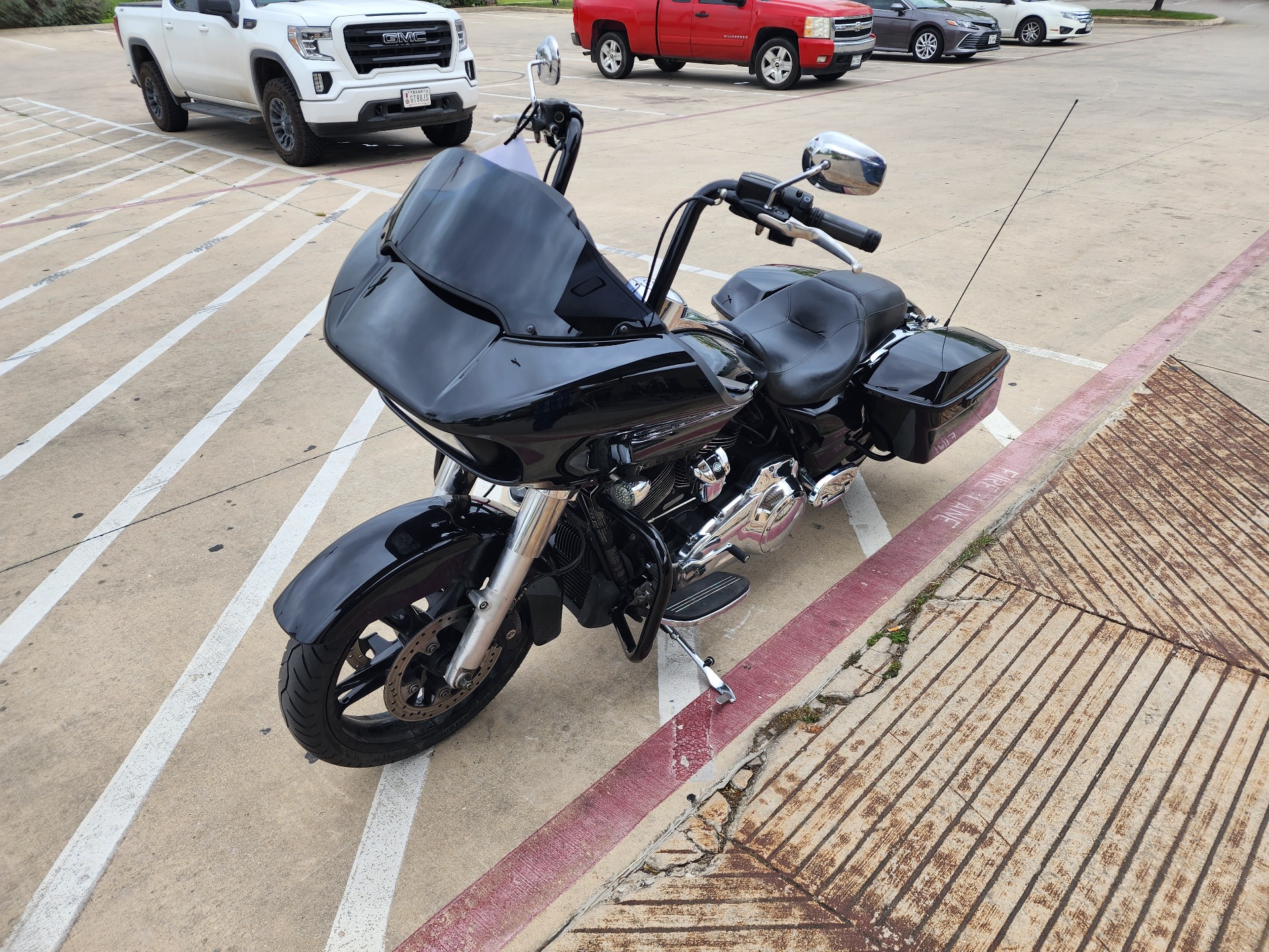 2019 Harley-Davidson Road Glide® in San Antonio, Texas - Photo 4