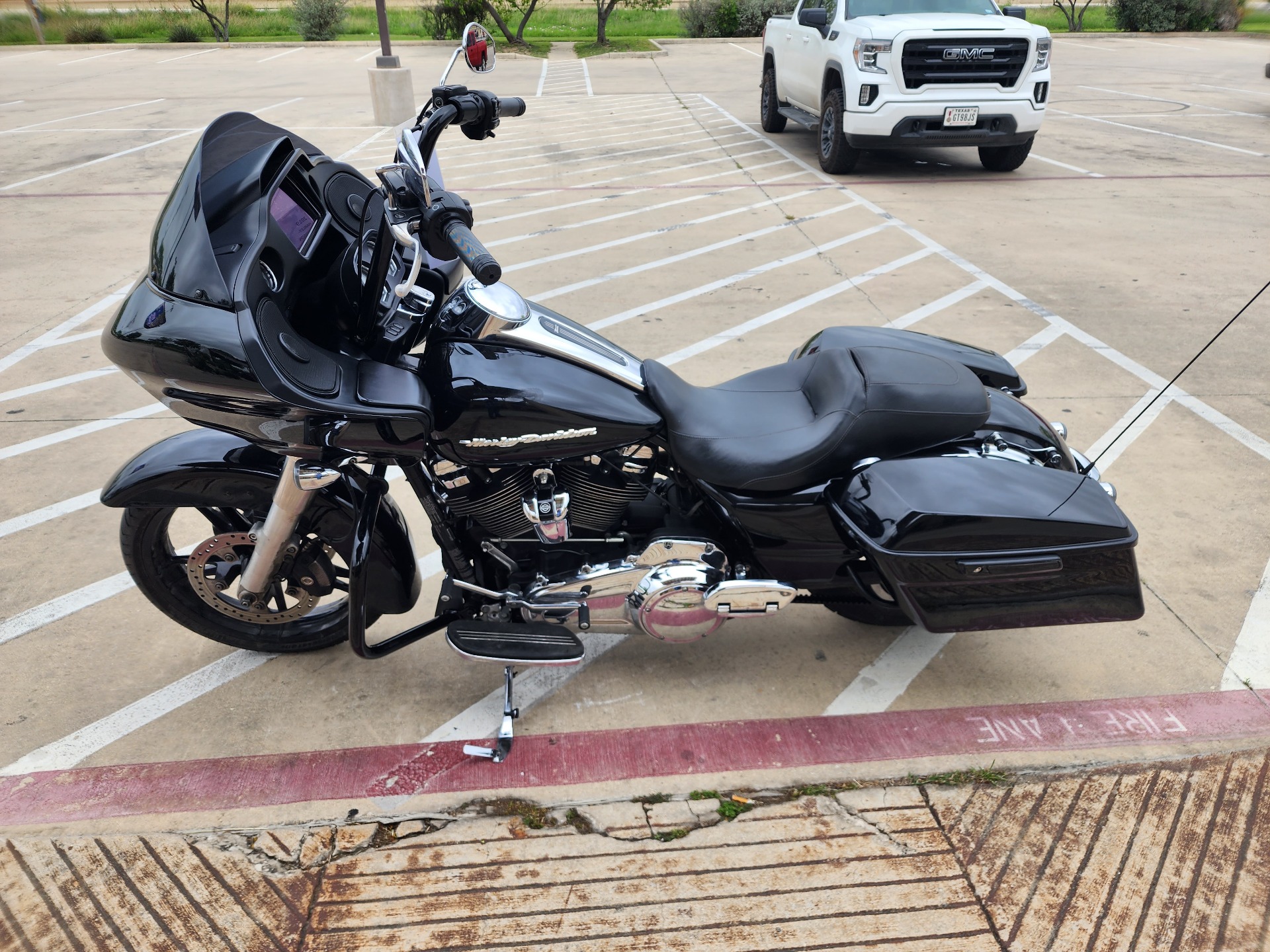 2019 Harley-Davidson Road Glide® in San Antonio, Texas - Photo 5