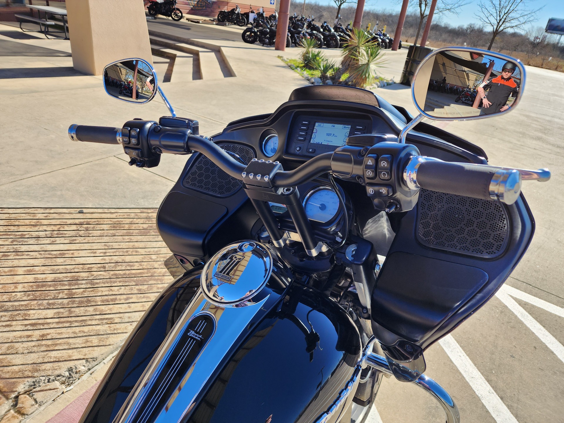 2019 Harley-Davidson Road Glide® in San Antonio, Texas - Photo 11