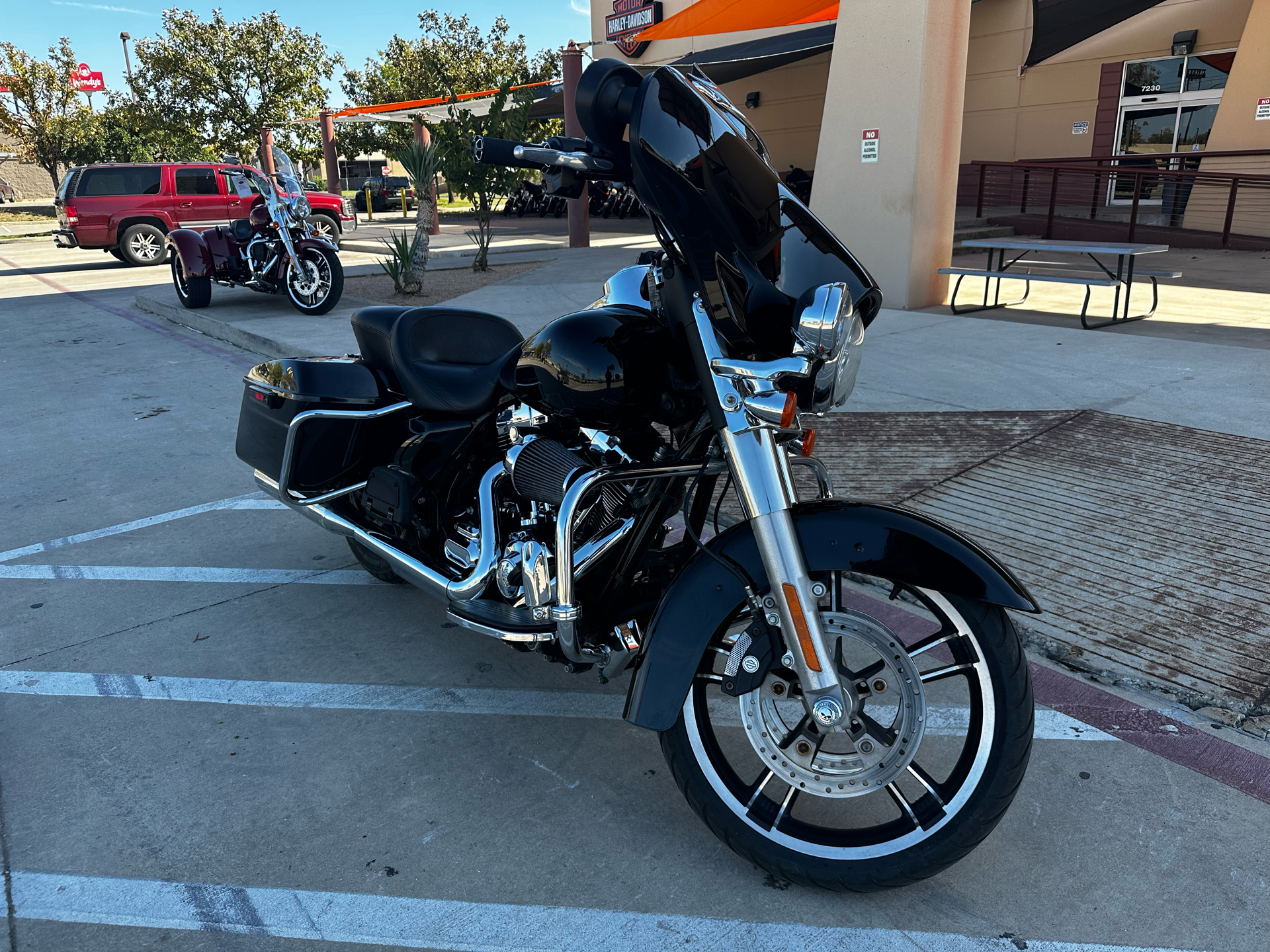 2014 Harley-Davidson Street Glide® in San Antonio, Texas - Photo 2