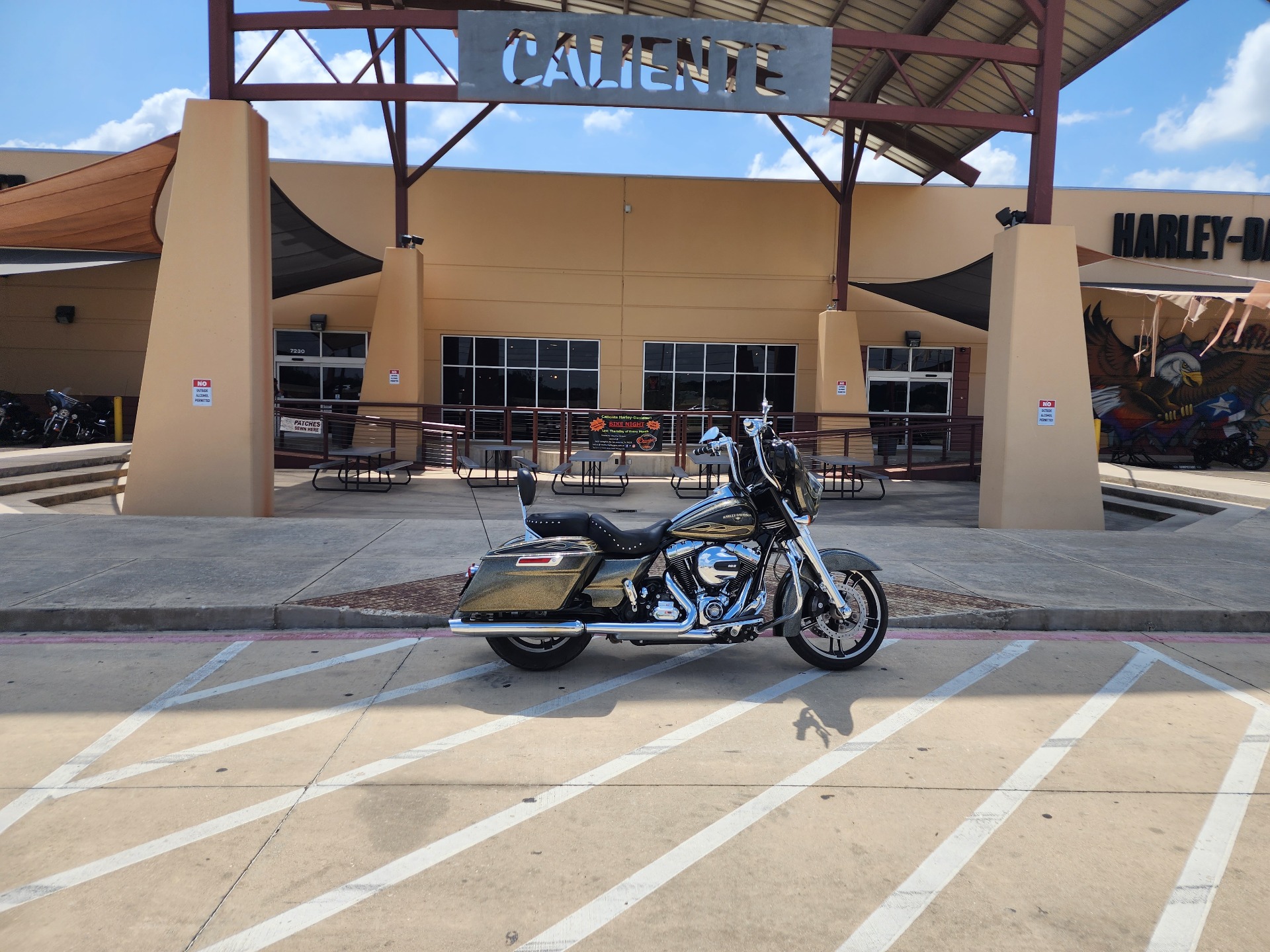 2016 Harley-Davidson Street Glide® Special in San Antonio, Texas - Photo 1