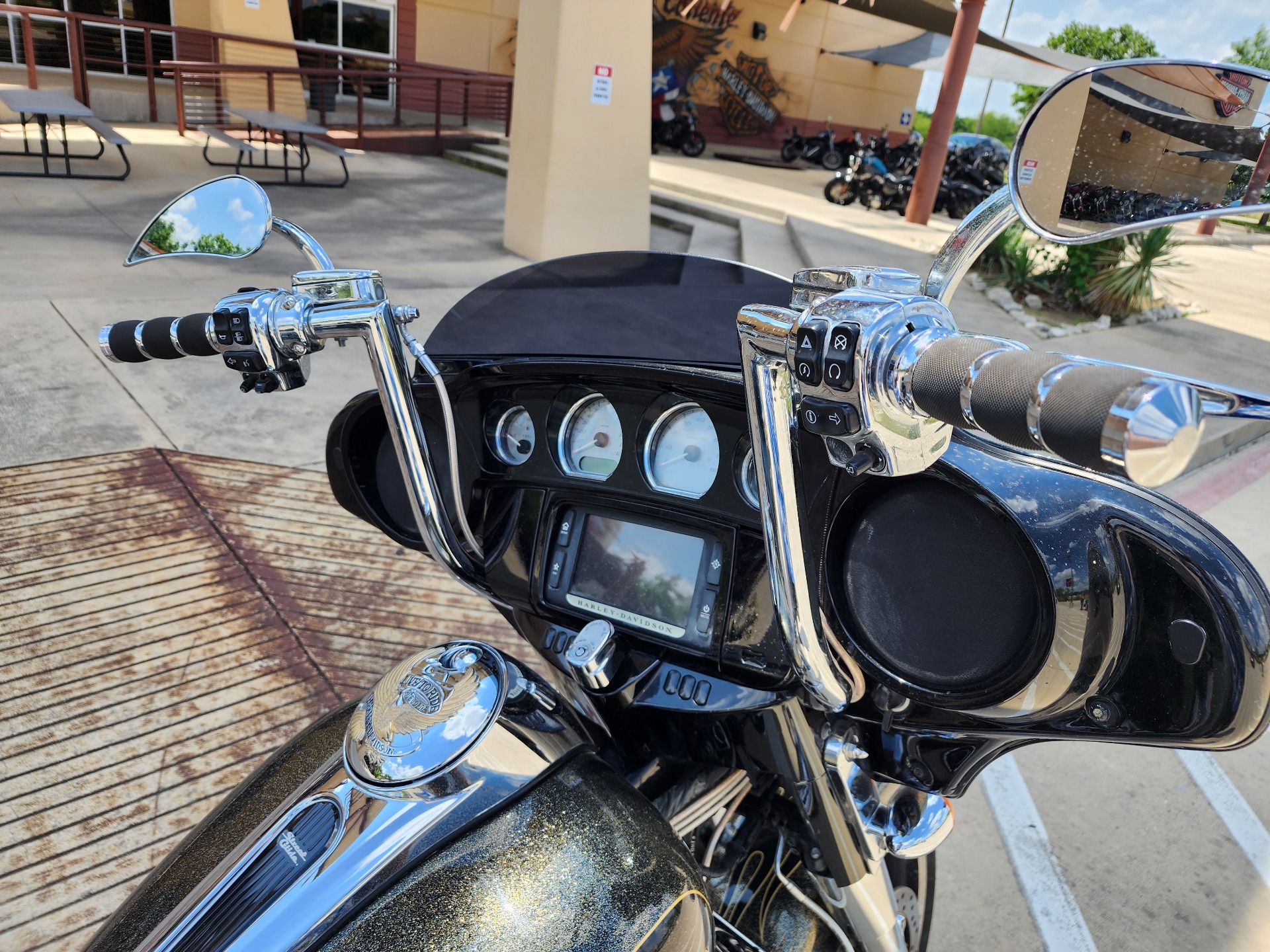 2016 Harley-Davidson Street Glide® Special in San Antonio, Texas - Photo 11