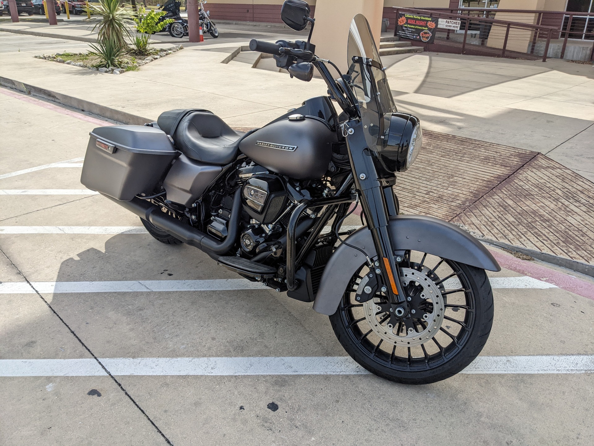 2017 Harley-Davidson Road King® Special in San Antonio, Texas - Photo 2