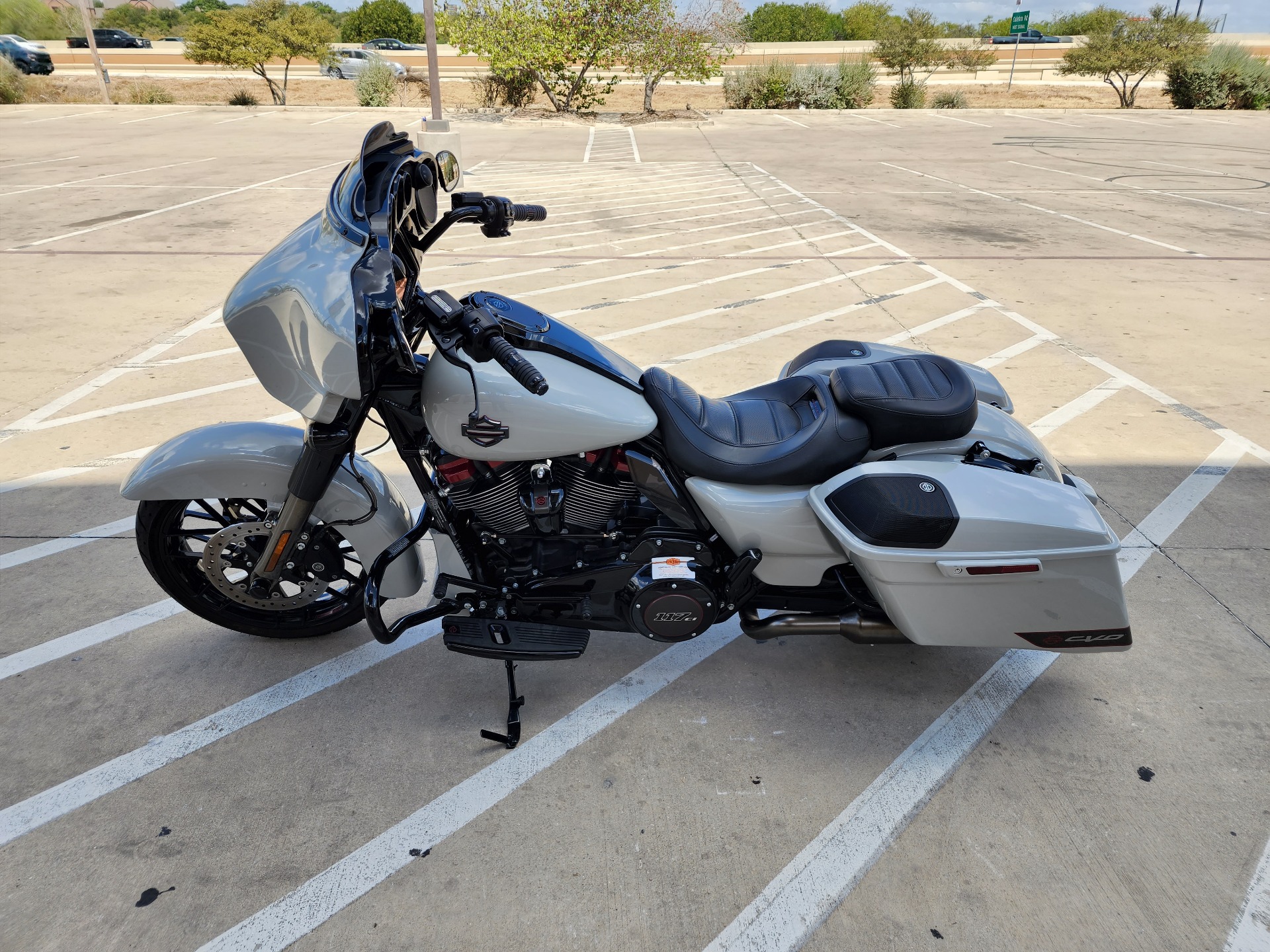 2020 Harley-Davidson CVO™ Street Glide® in San Antonio, Texas - Photo 5