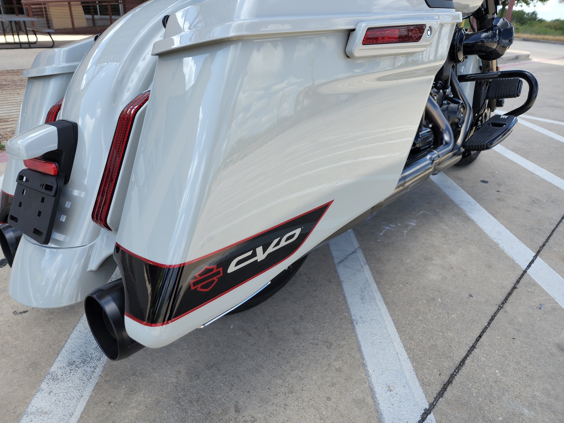 2020 Harley-Davidson CVO™ Street Glide® in San Antonio, Texas - Photo 8