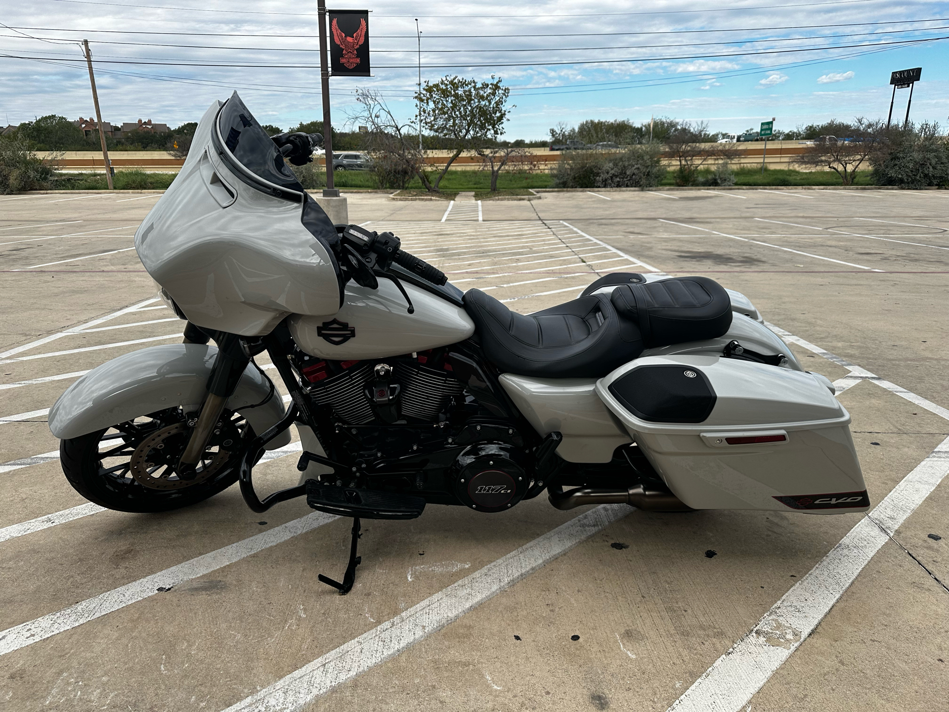 2020 Harley-Davidson CVO™ Street Glide® in San Antonio, Texas - Photo 5