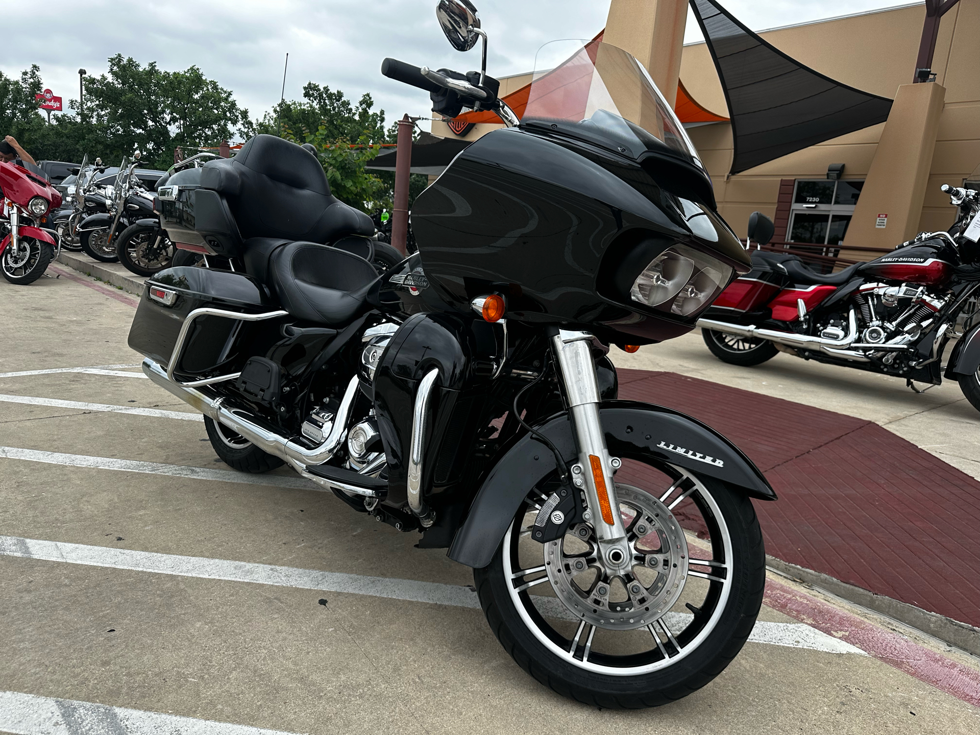 2023 Harley-Davidson Road Glide® Limited in San Antonio, Texas - Photo 2