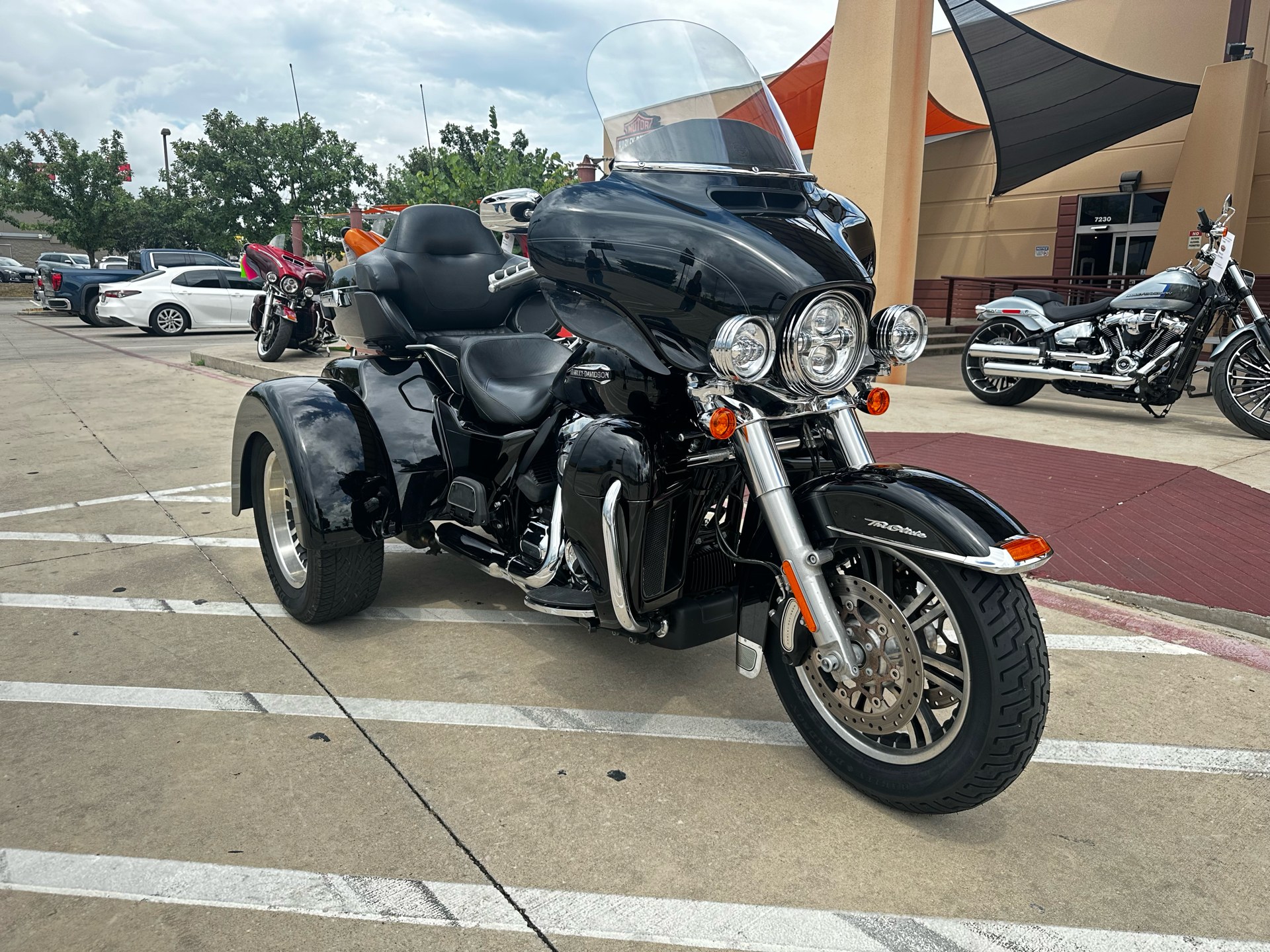 2018 Harley-Davidson Tri Glide® Ultra in San Antonio, Texas - Photo 2