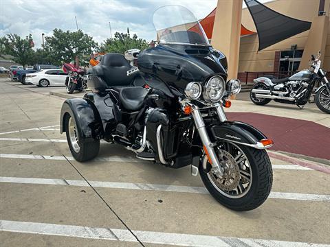 2018 Harley-Davidson Tri Glide® Ultra in San Antonio, Texas - Photo 2