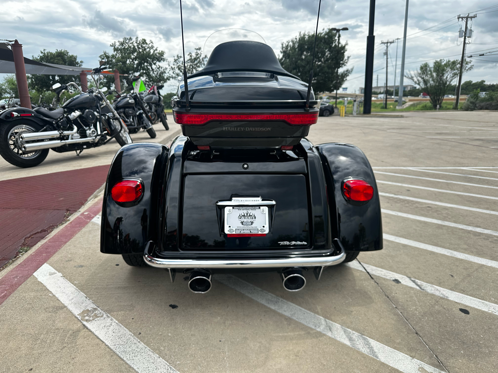 2018 Harley-Davidson Tri Glide® Ultra in San Antonio, Texas - Photo 7