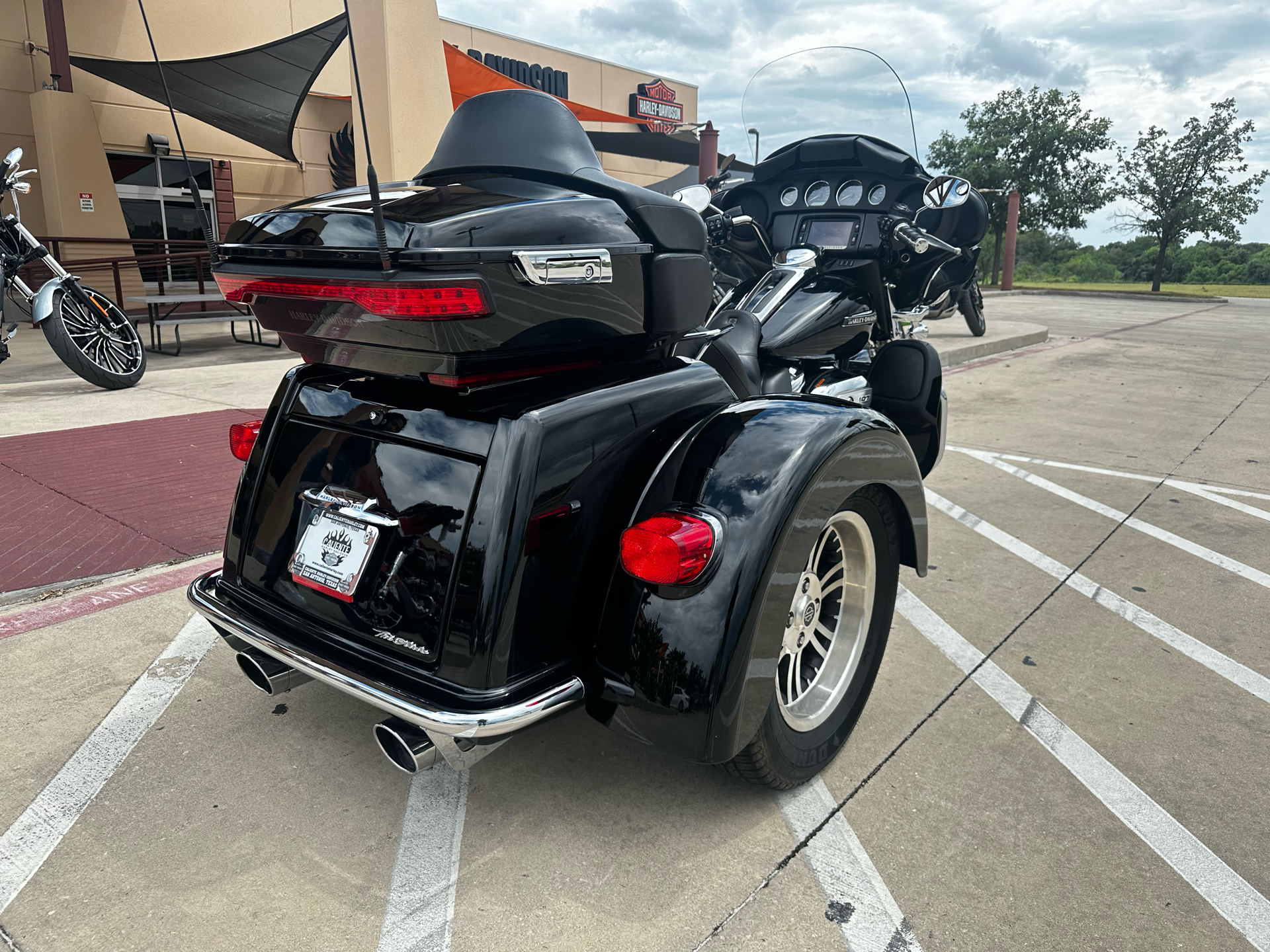 2018 Harley-Davidson Tri Glide® Ultra in San Antonio, Texas - Photo 8