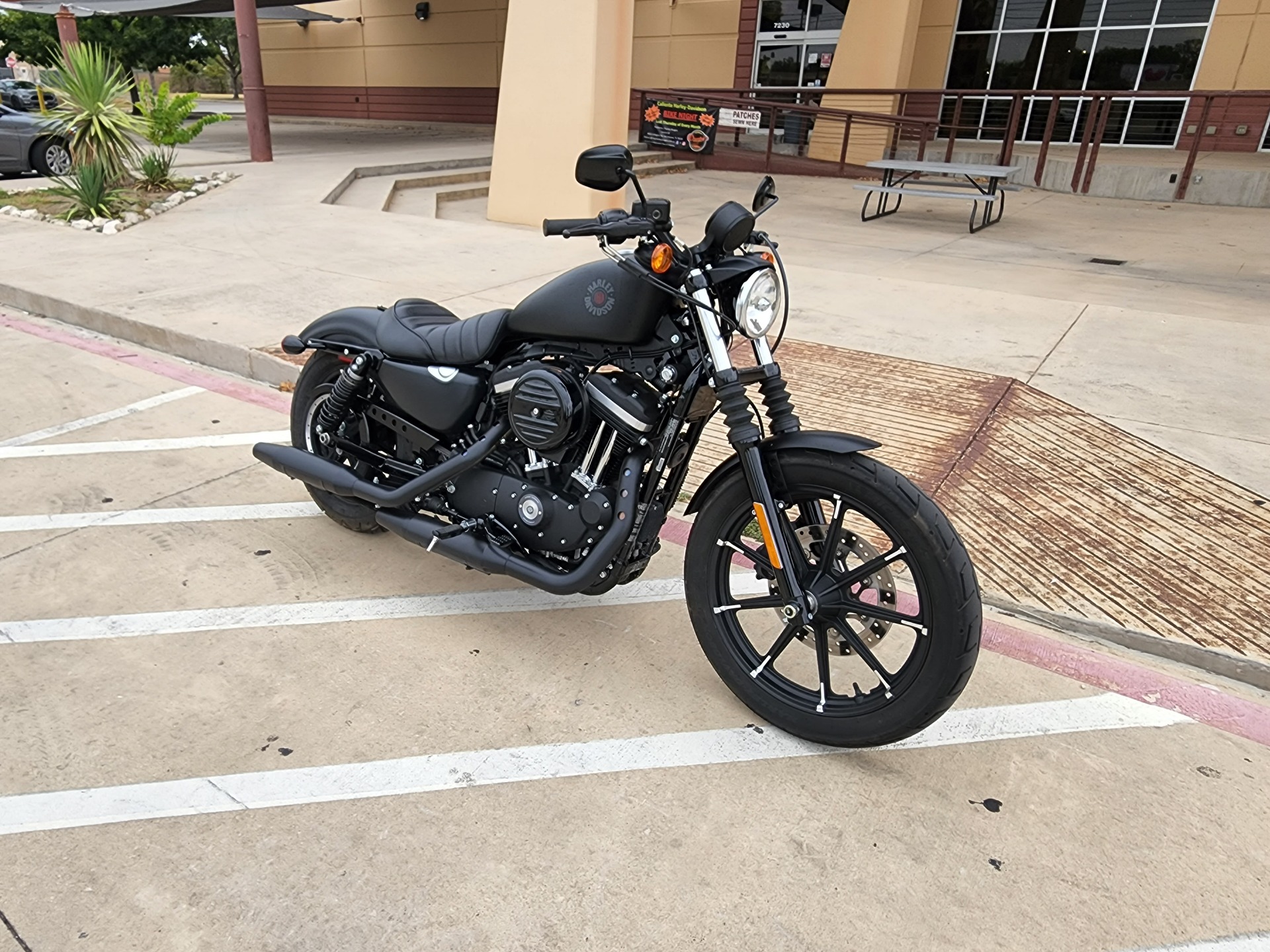 2022 Harley-Davidson Iron 883™ in San Antonio, Texas - Photo 2