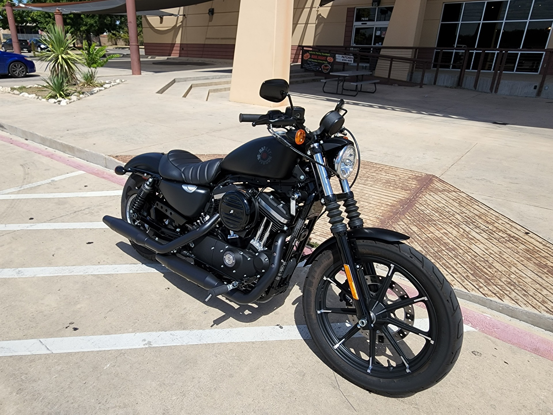2022 Harley-Davidson Iron 883™ in San Antonio, Texas - Photo 2