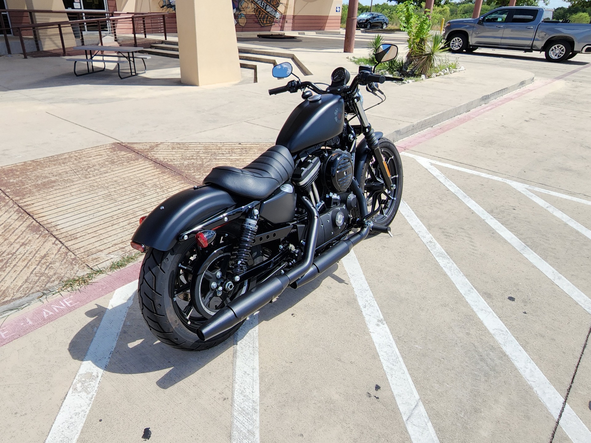 2022 Harley-Davidson Iron 883™ in San Antonio, Texas - Photo 8